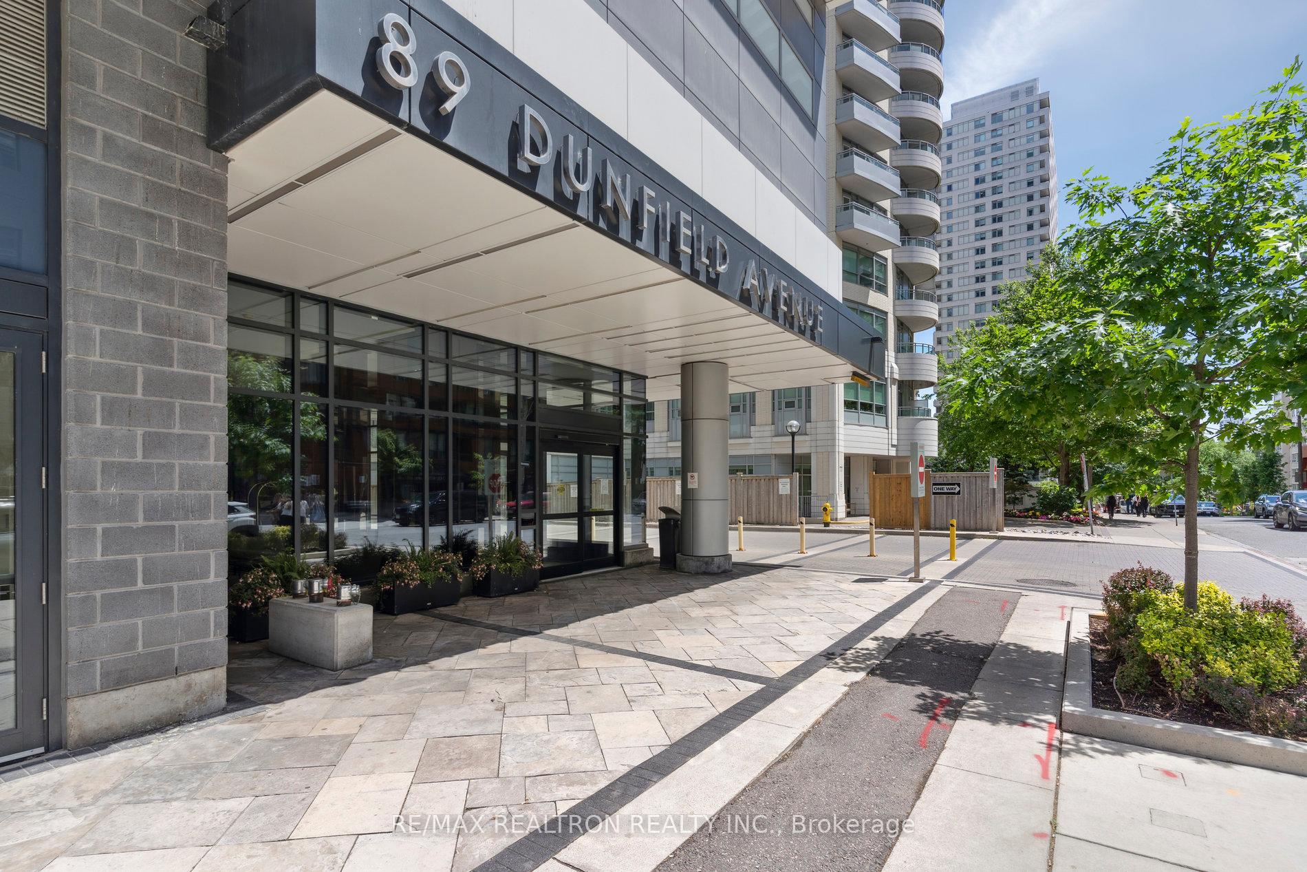 2 Bedrooms Condo at 89 Dunfield, Toronto For sale
