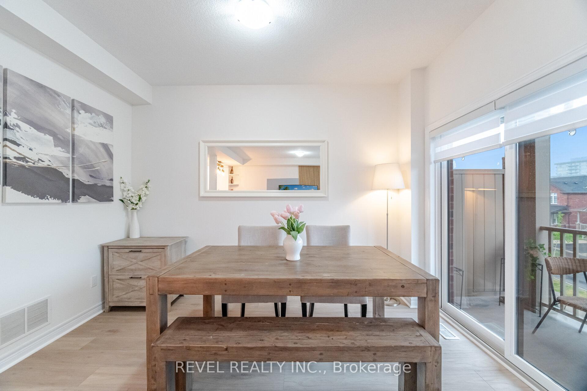 3 Bedrooms Condo at 316 Humphrey, Hamilton For sale