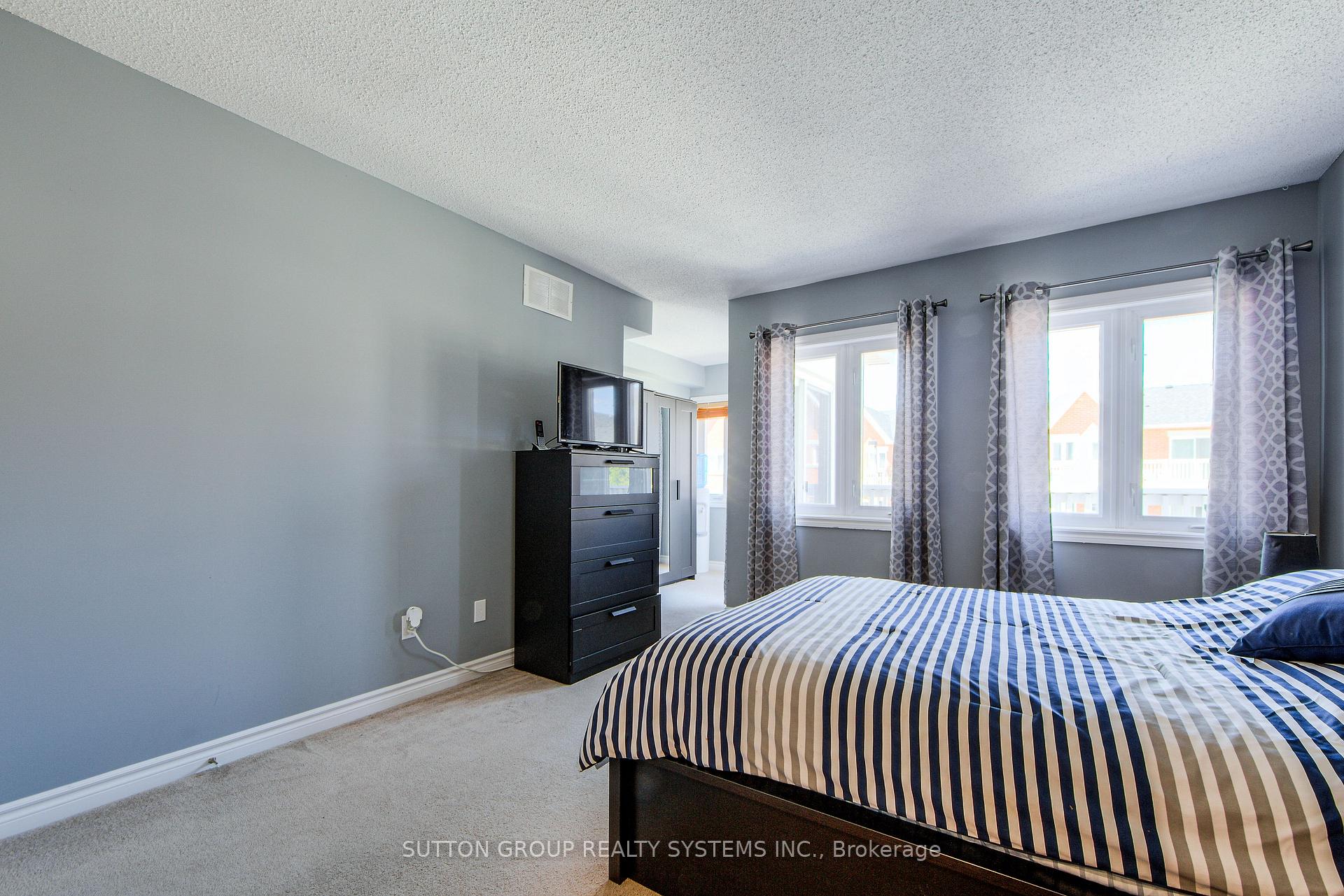 2 Bedrooms Condo at 1701 Lampman, Burlington For sale