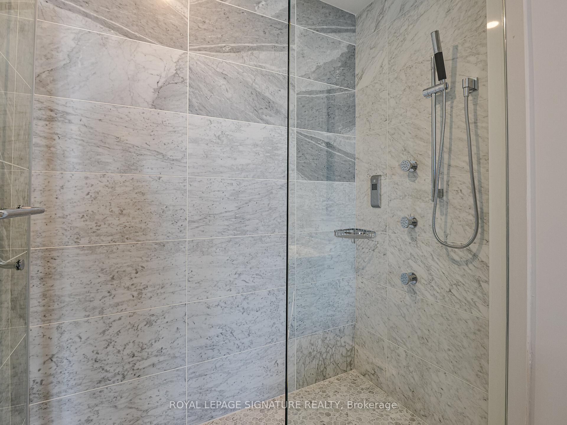 2 Bedrooms Condo at 488 University,  Toronto For sale
