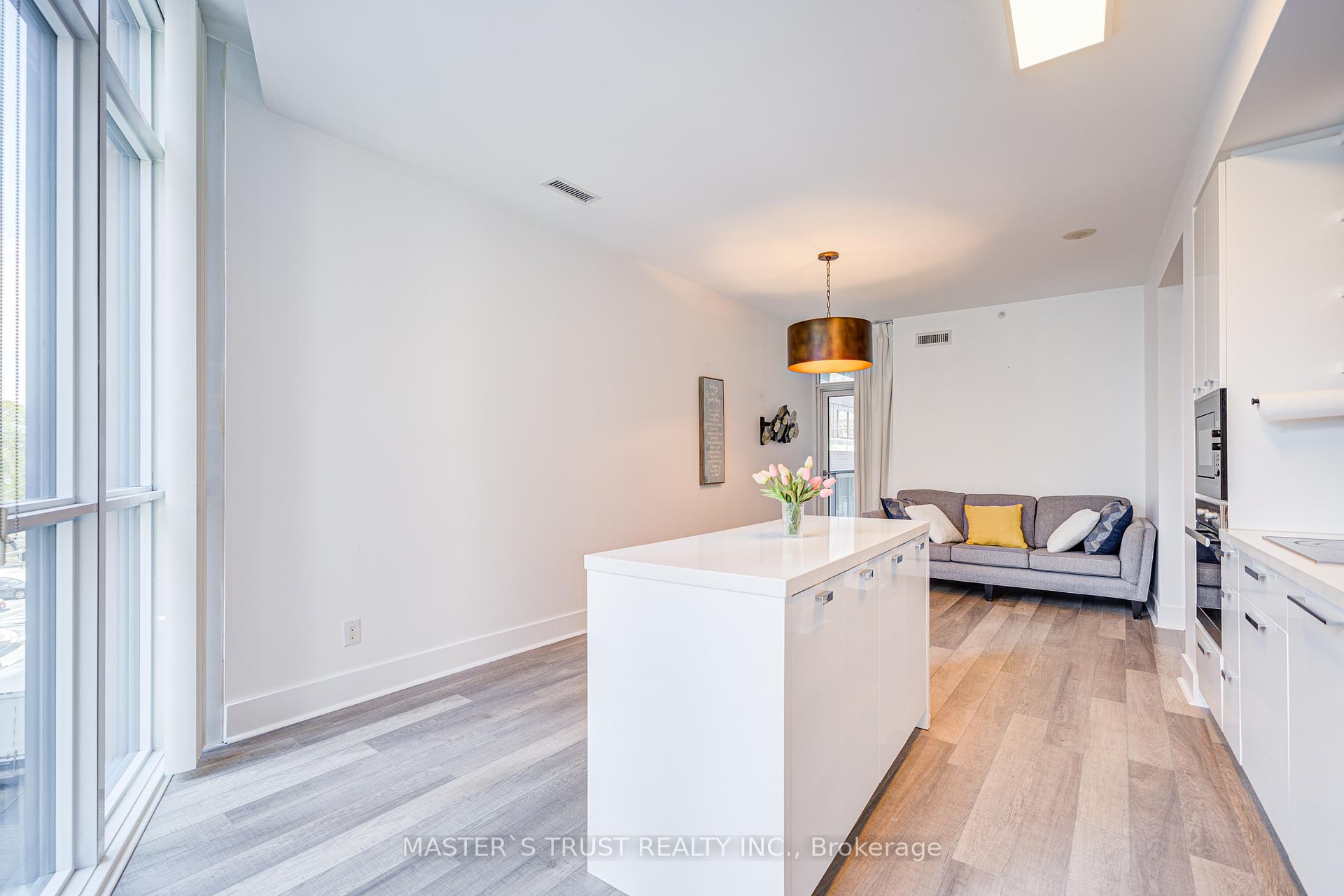 2 Bedrooms Condo at 32 Davenport, Toronto For sale