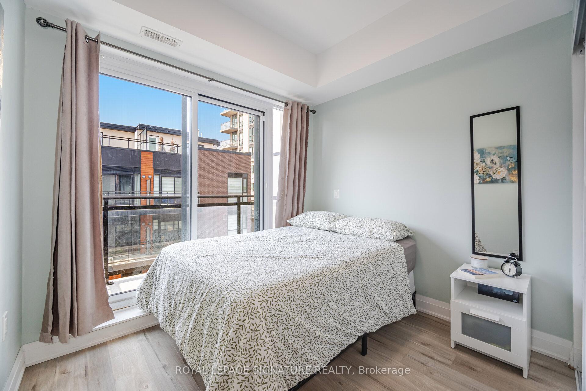 2 Bedrooms Condo at 5289 Highway 7, Vaughan For sale