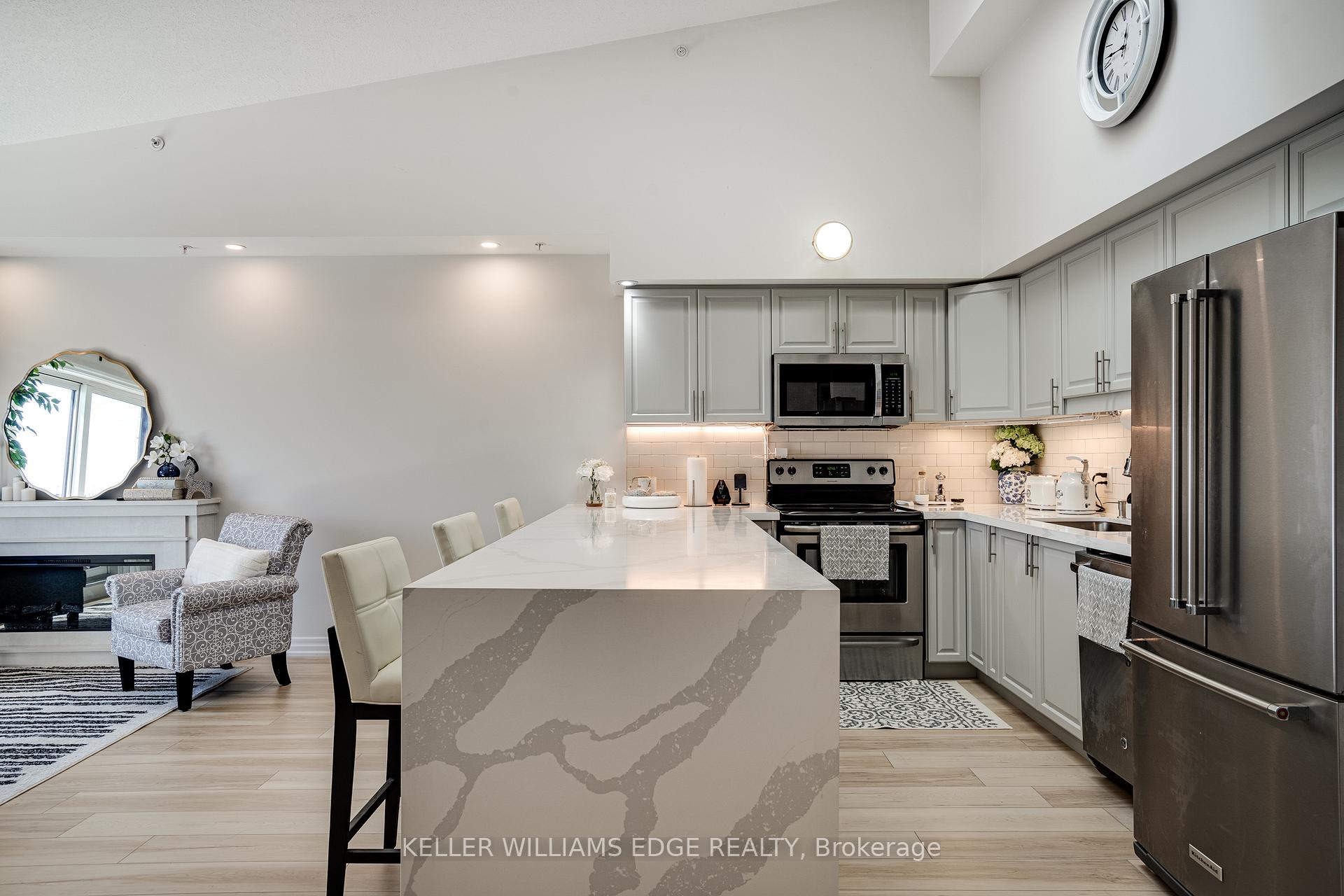 2 Bedrooms Condo at 170 Rockhaven,  Hamilton For sale