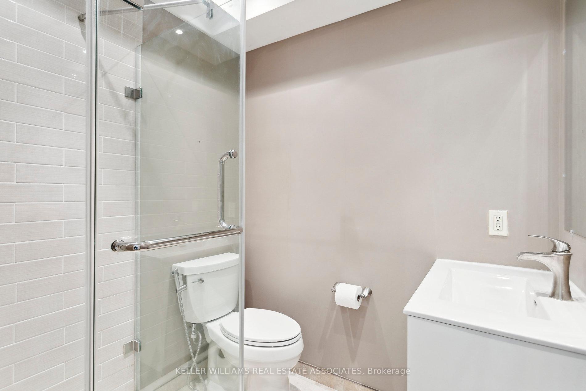 3 Bedrooms Condo at 1250 Marlborough, Oakville For sale