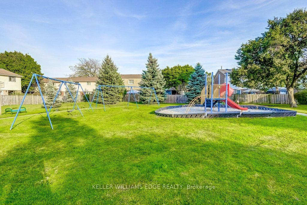 3 Bedrooms Condo at 1350 Limeridge, Hamilton For sale