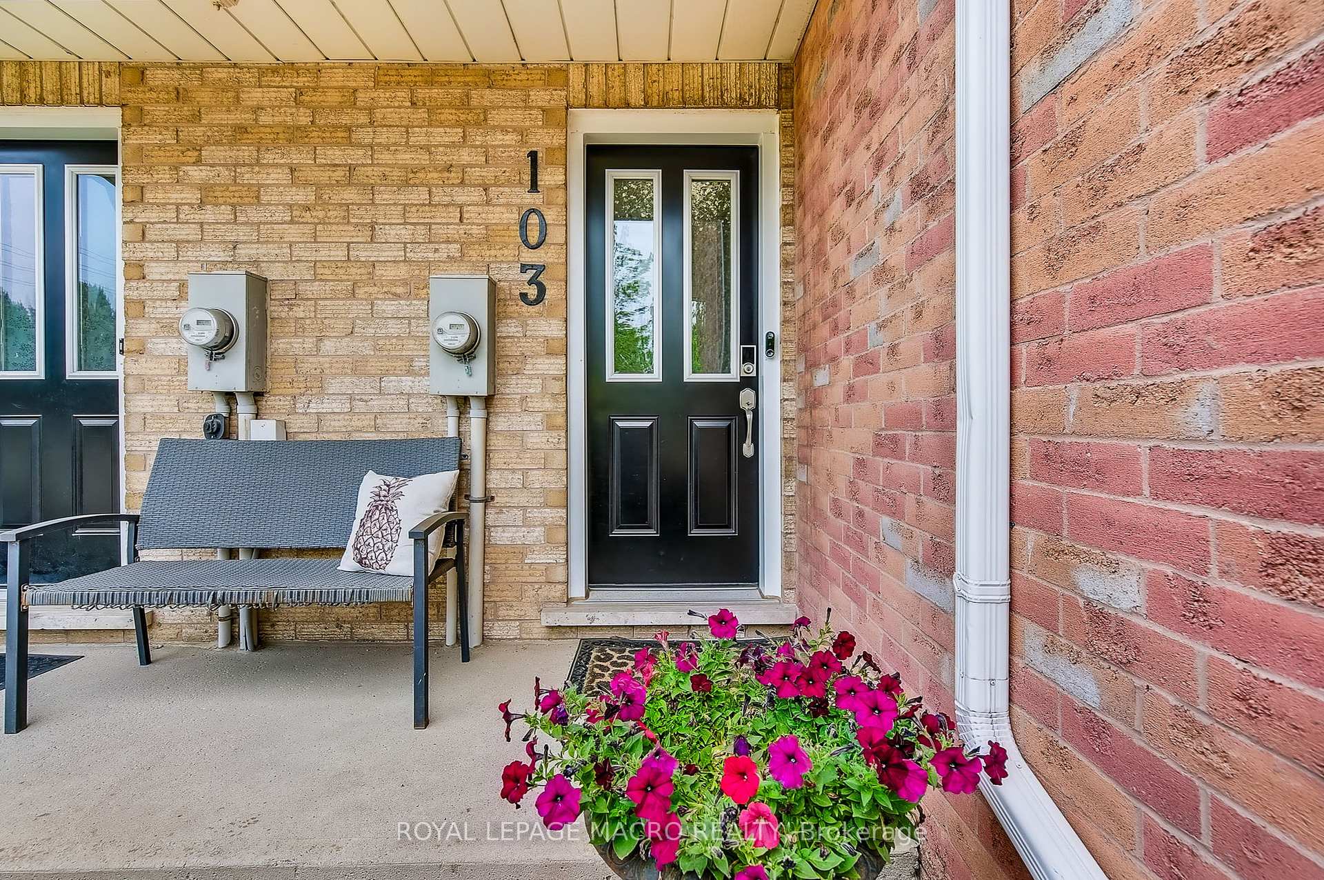 4 Bedrooms Condo at 2055 Walkers, Burlington For sale