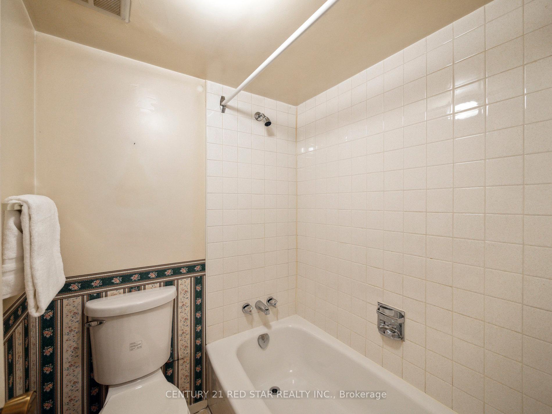 2 Bedrooms Condo at 4001 Don Mills, Toronto For sale