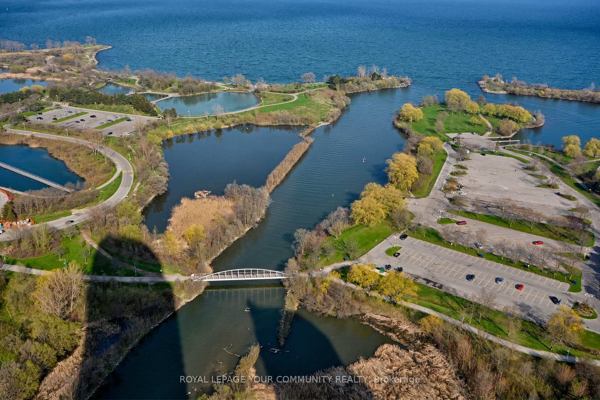 3 Bedrooms Condo at 2230 Lake Shore, Toronto For sale