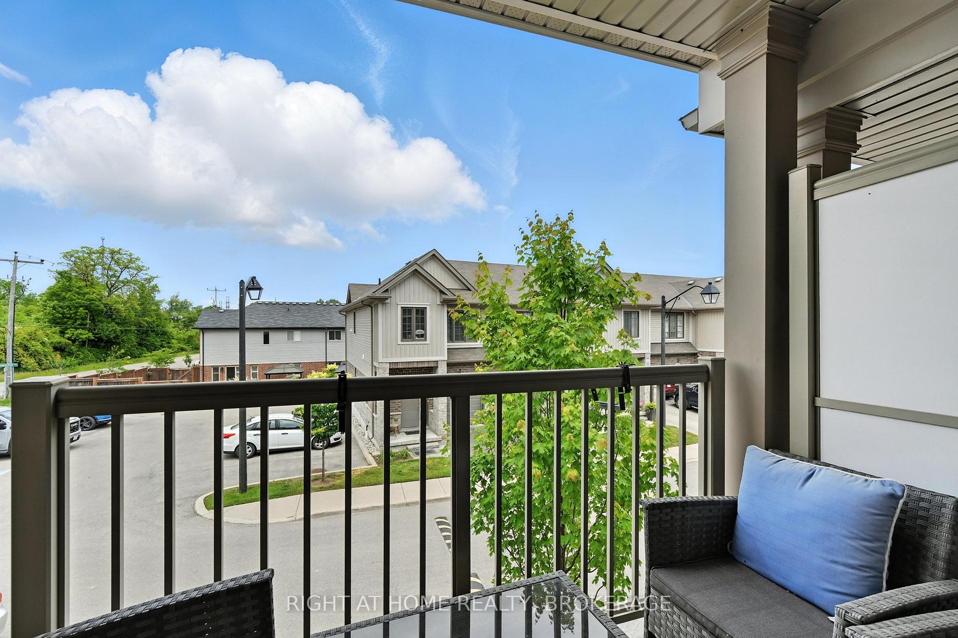 2 Bedrooms Condo at 377 GLANCASTER, Hamilton For sale