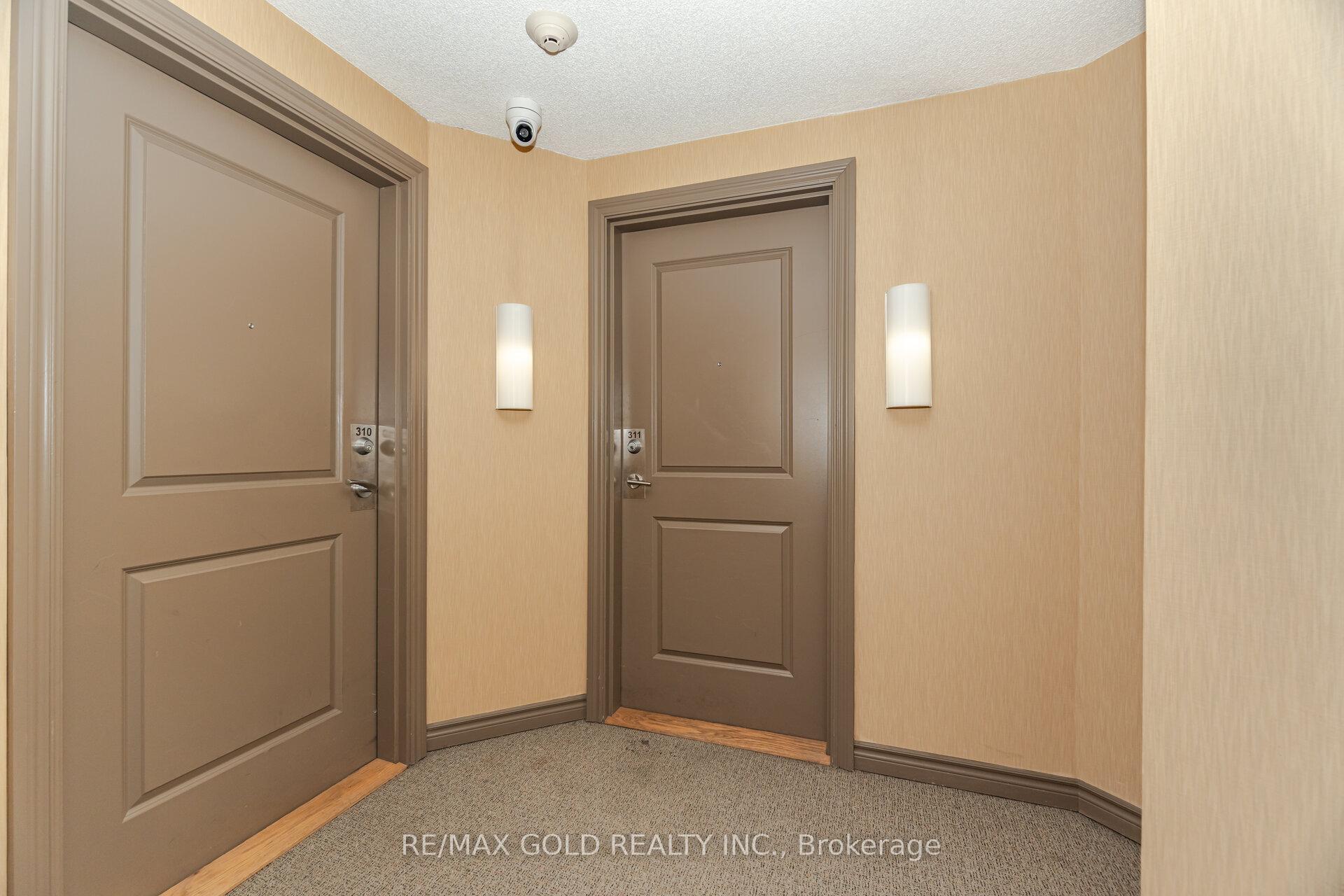 2 Bedrooms Condo at 7730 Kipling, Vaughan For sale
