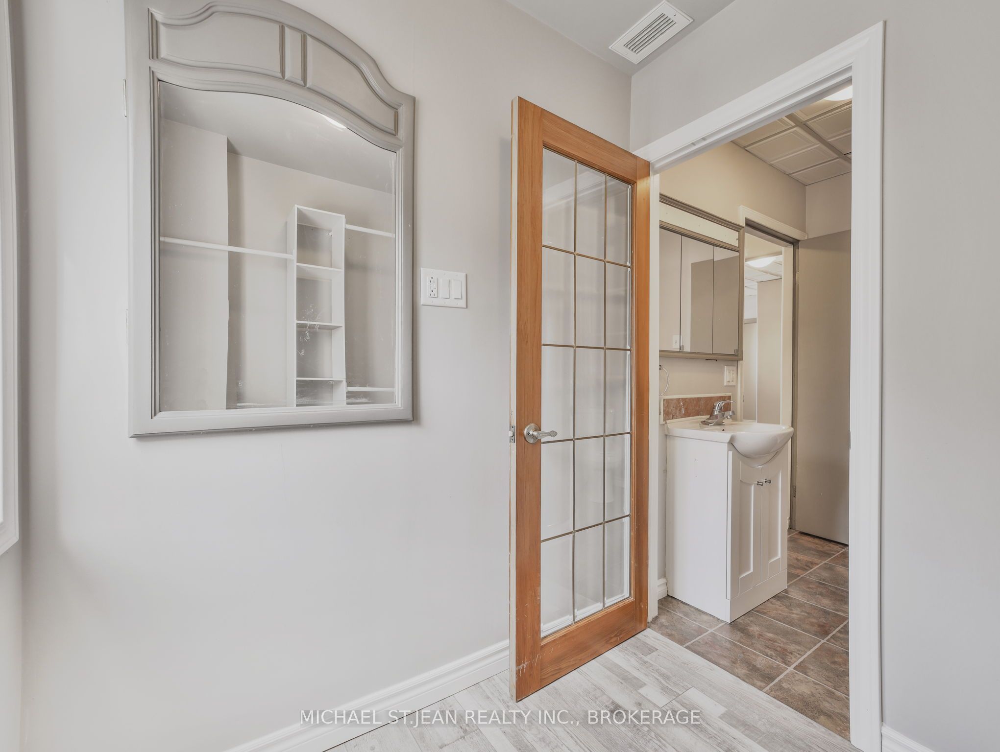 14 Victoria Avenue N
