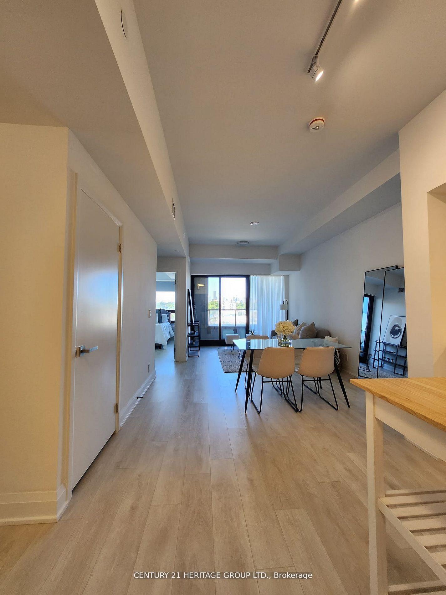 2 Bedrooms Condo at 33 Frederick Todd, Toronto For sale