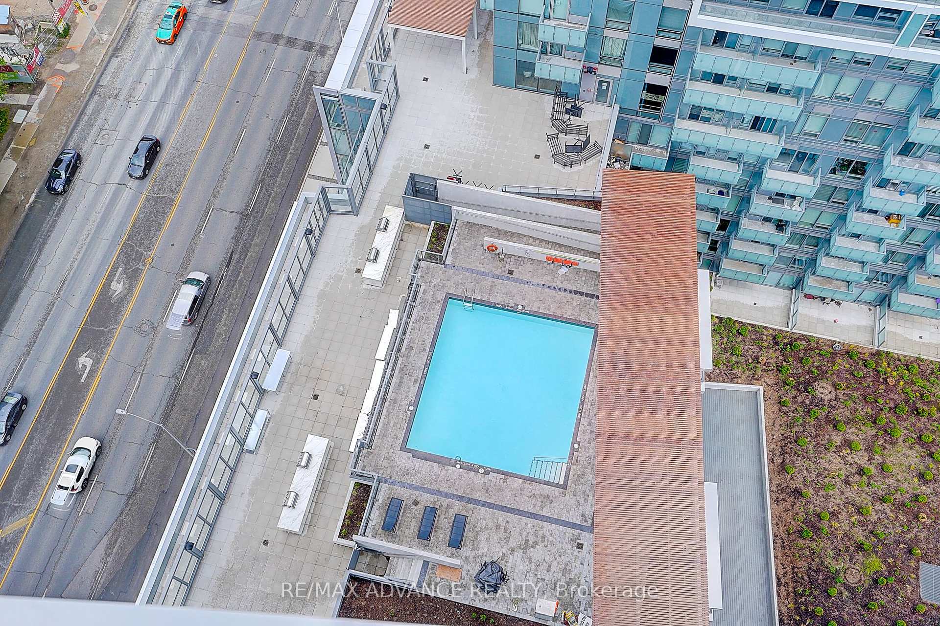 2 Bedrooms Condo at 7 Golden Lion, Toronto For sale