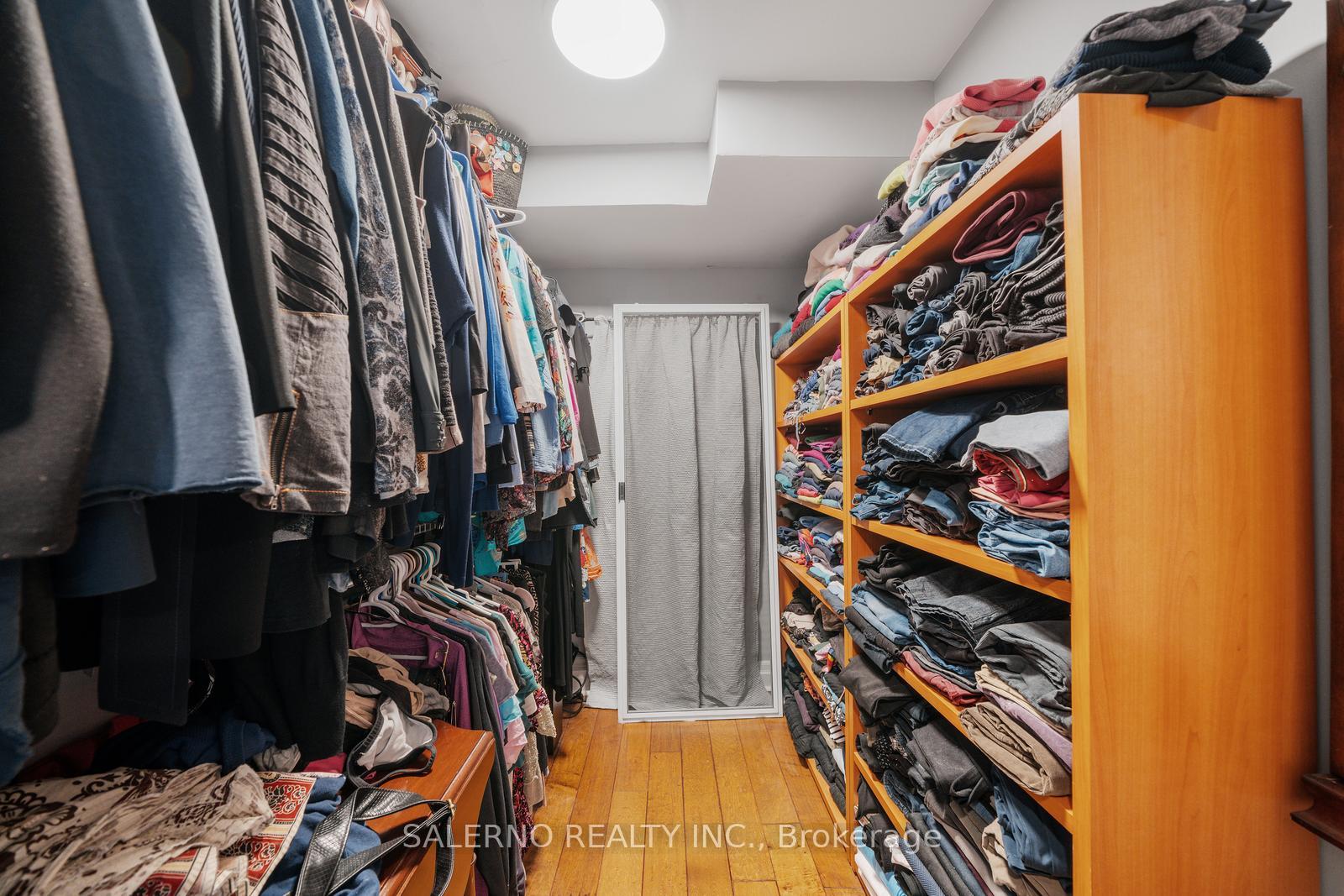 3 Bedrooms Condo at 128 Aerodrome, Toronto For sale