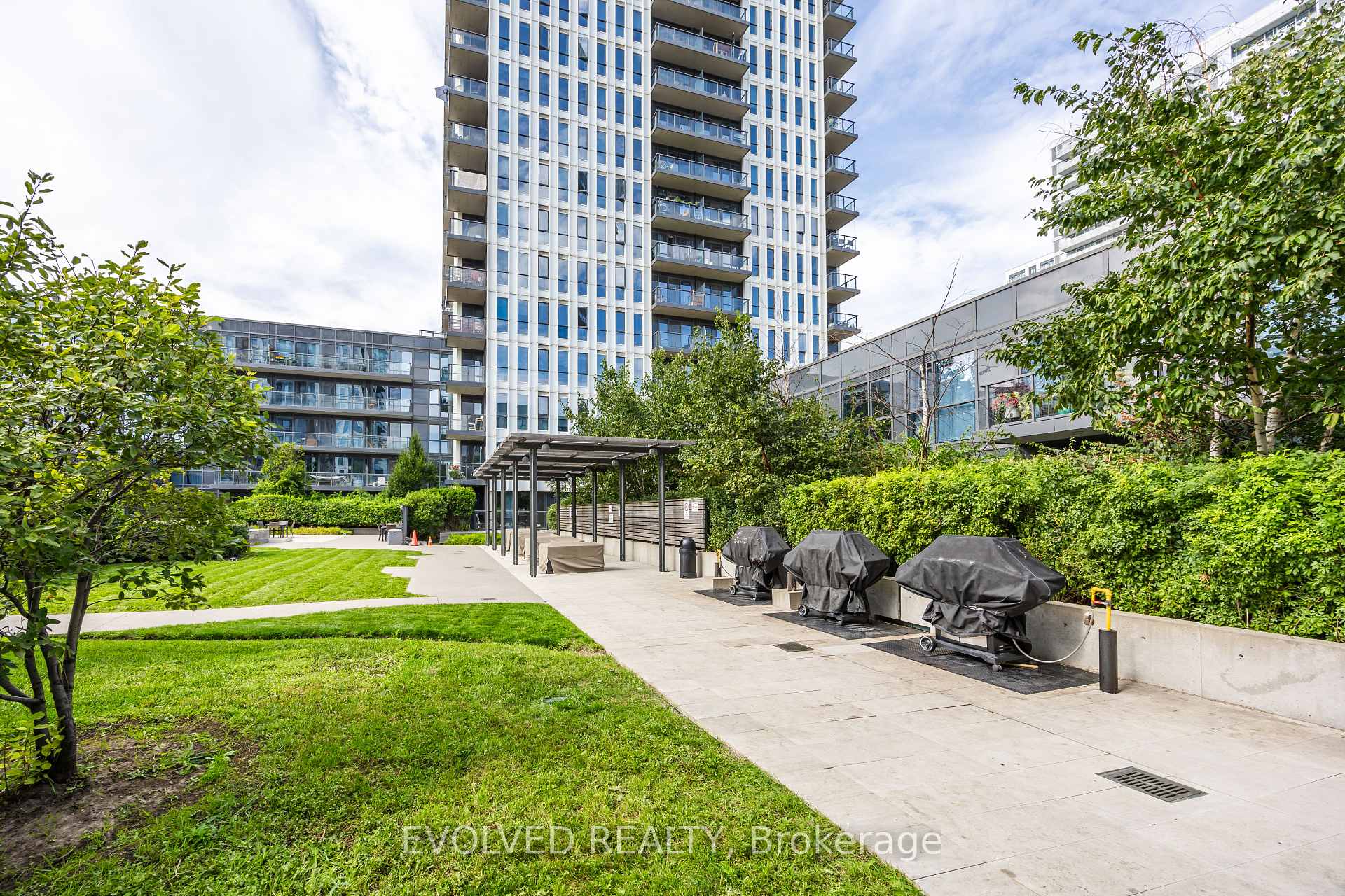 2 Bedrooms Condo at 55 Regent Park,  Toronto For sale