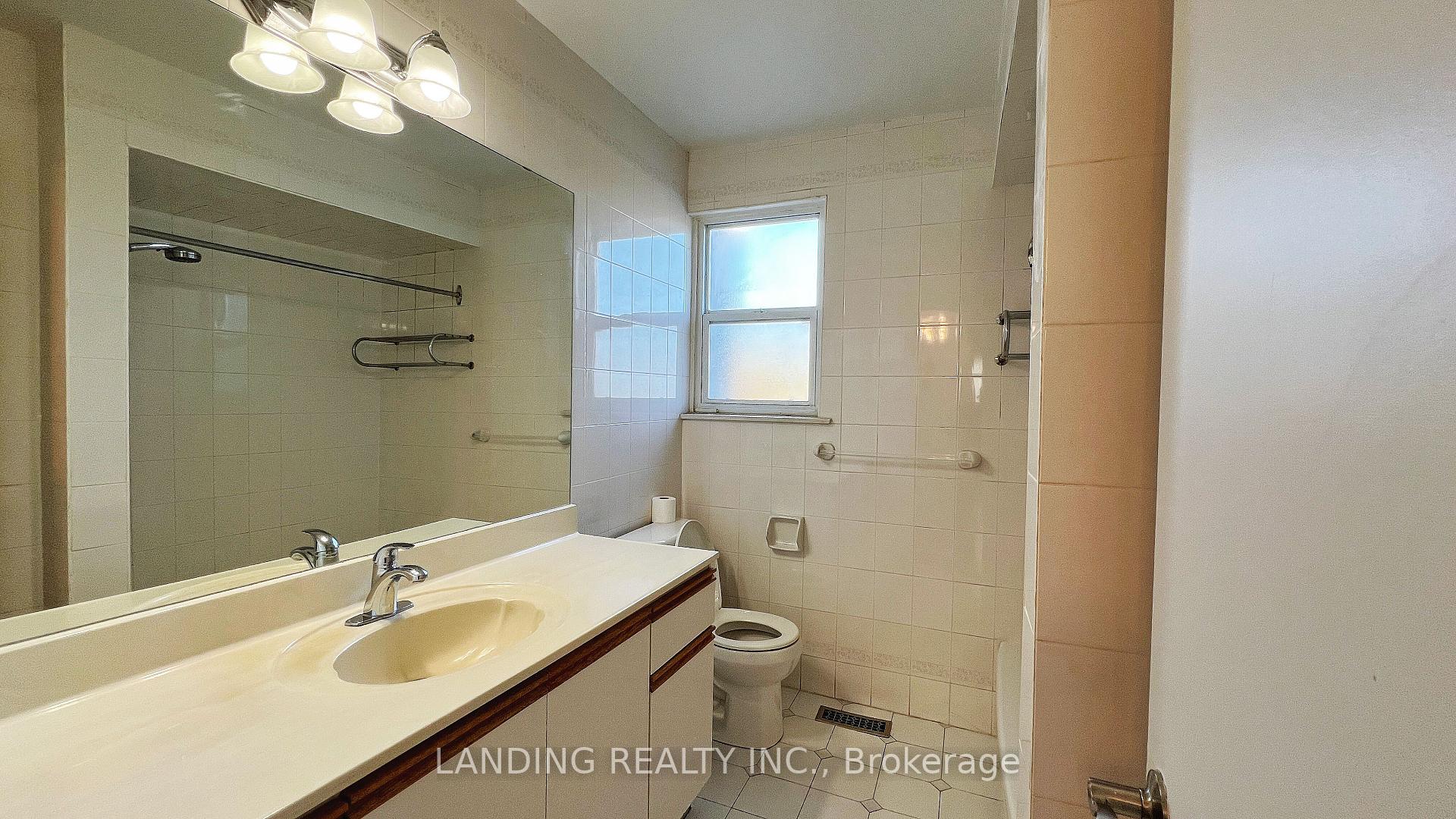 4 Bedrooms Condo at 22 KING HENRY’S, Toronto For sale