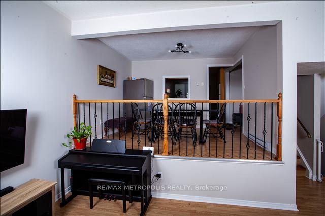 5 Bedrooms Condo at 39 John Cabot,  Toronto For sale