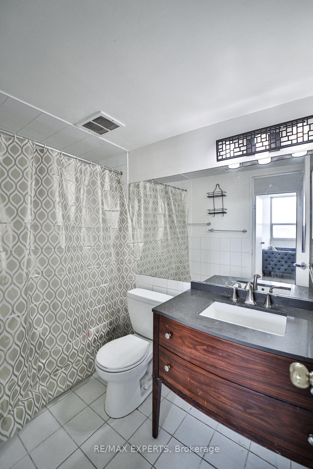2 Bedrooms Condo at 551 The West Mall,  Toronto For sale