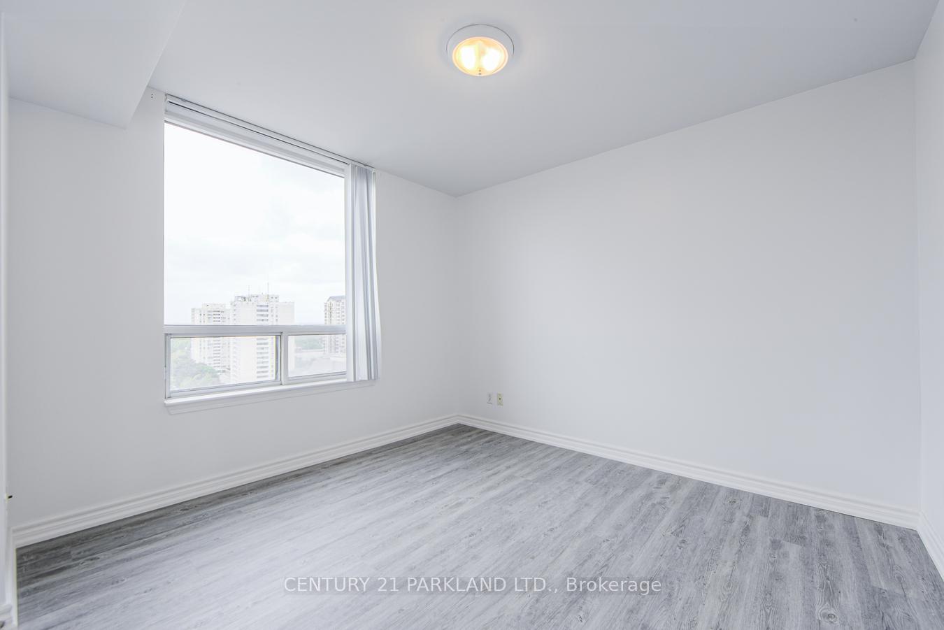 3 Bedrooms Condo at 8 Rean, Toronto For sale