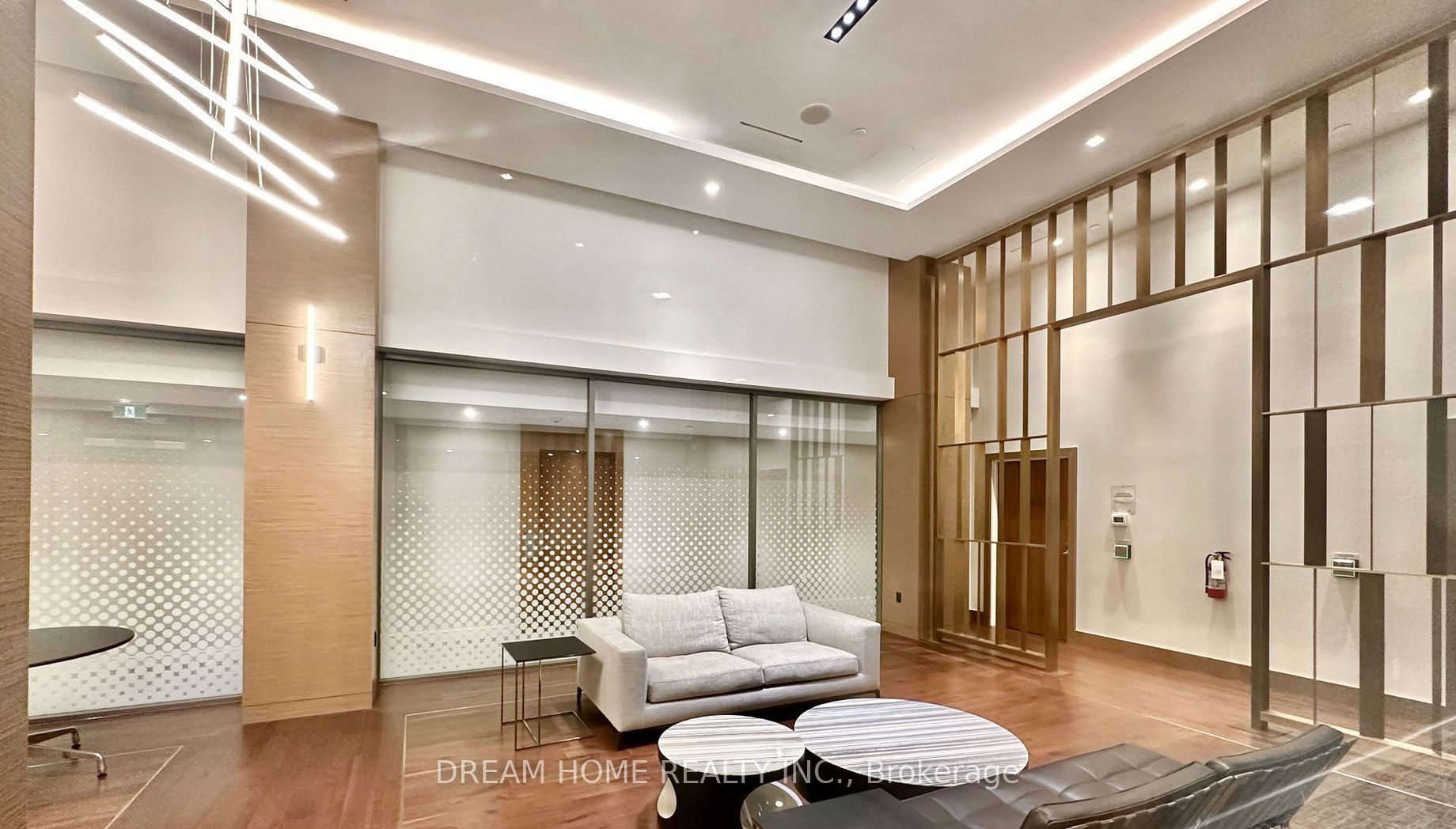 15 Queens Quay E, #515