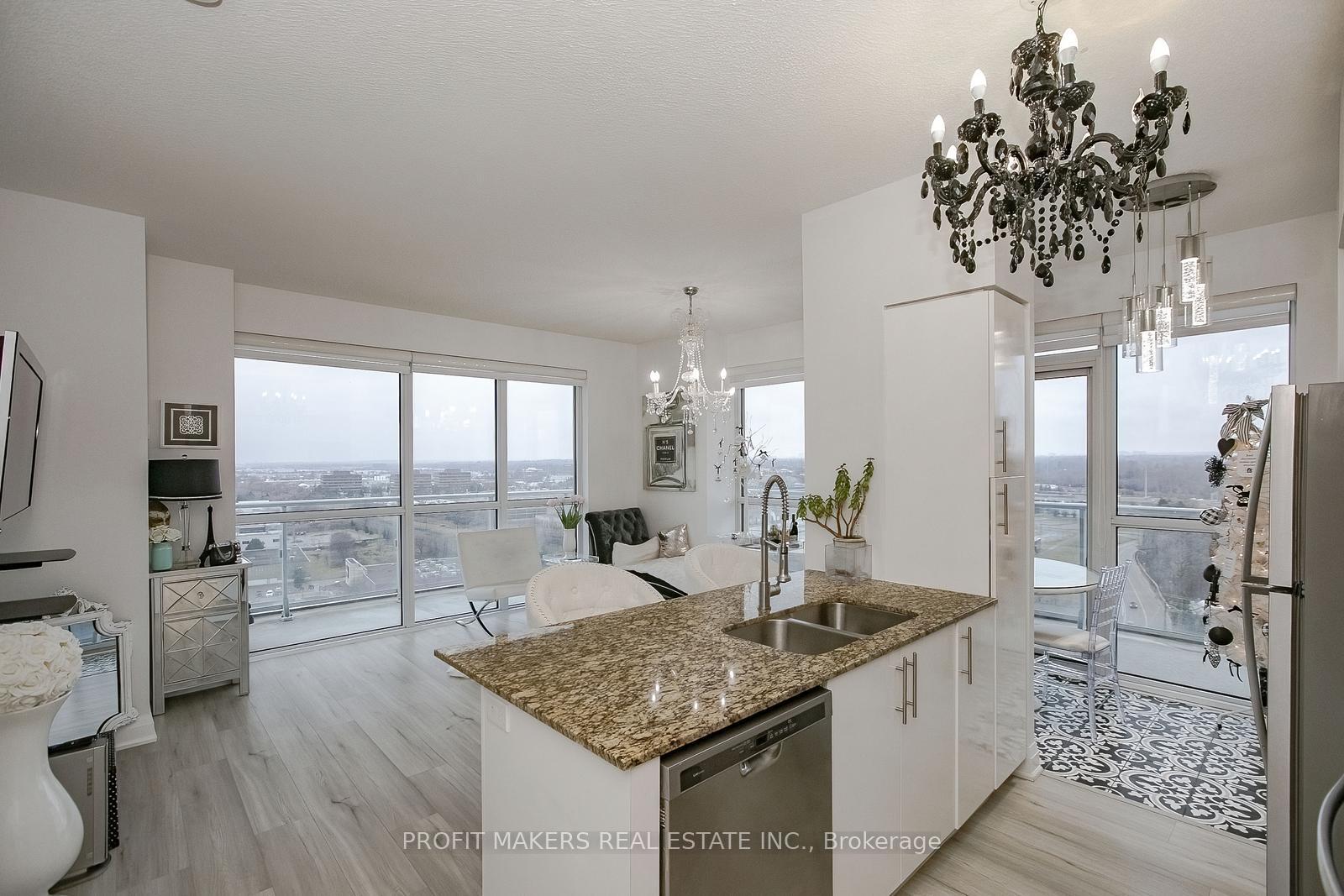 3 Bedrooms Condo at 65 Speers, Oakville For sale