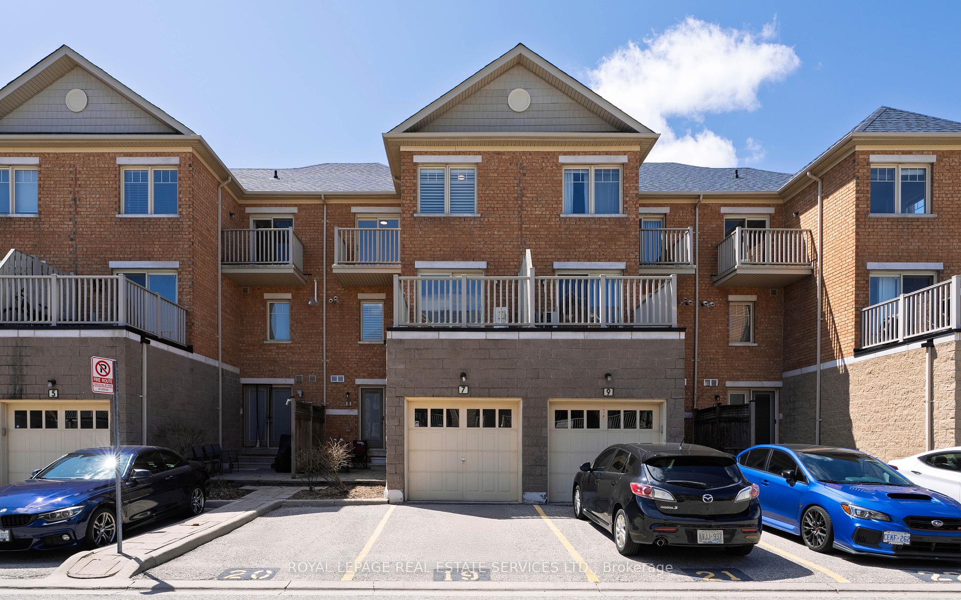 4 Bedrooms Condo at 5025 Ninth, Mississauga For sale