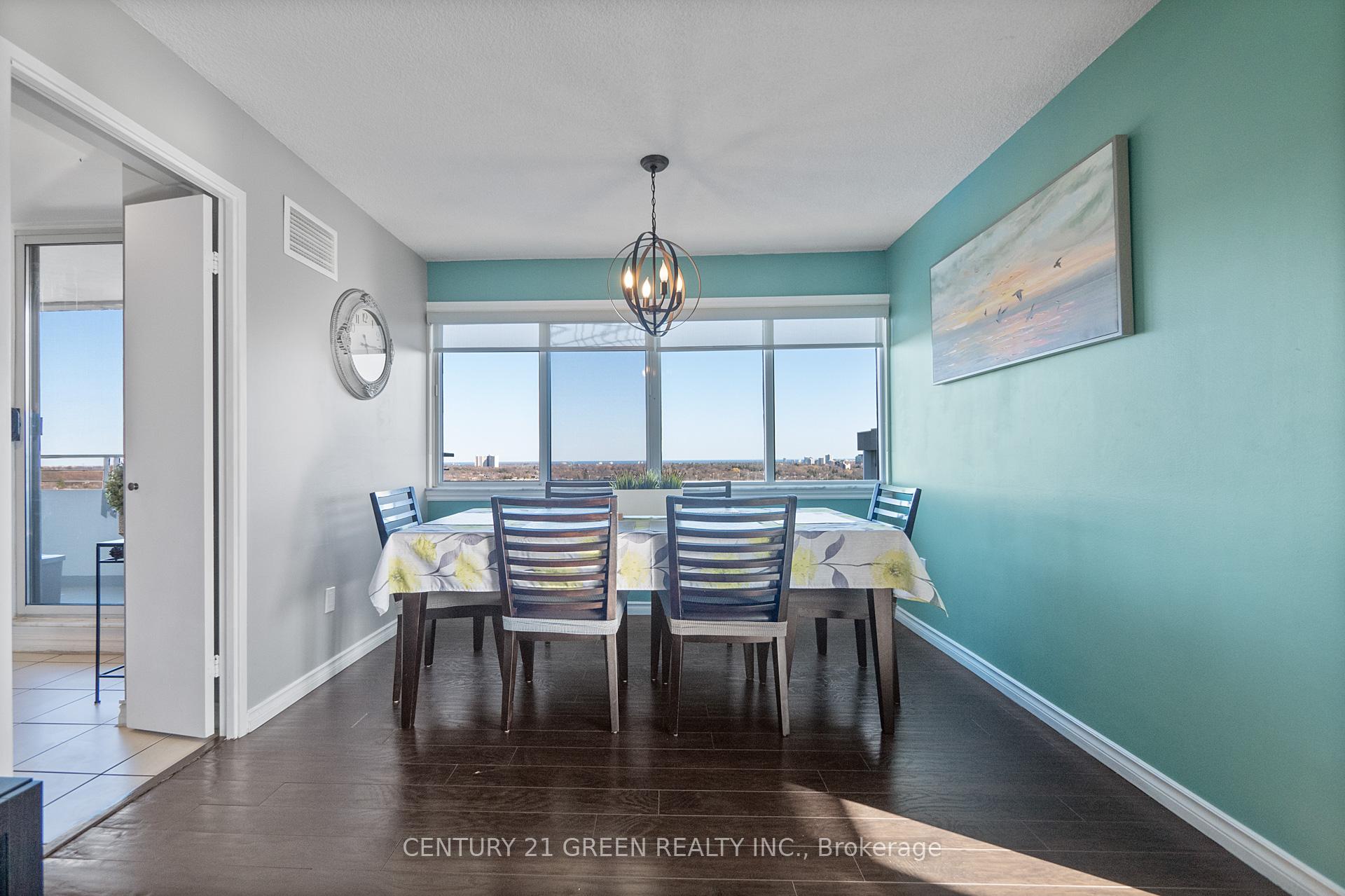 4 Bedrooms Condo at 1300 Mississauga Valleys, Mississauga For sale