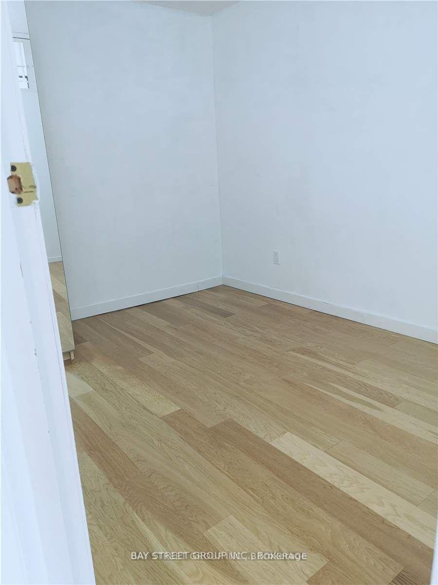 2 Bedrooms Condo at 117 Gerrard,  Toronto For sale