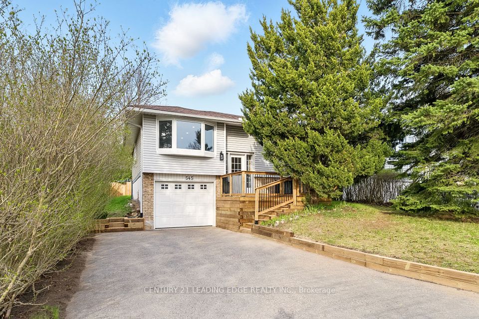 545 Capilano