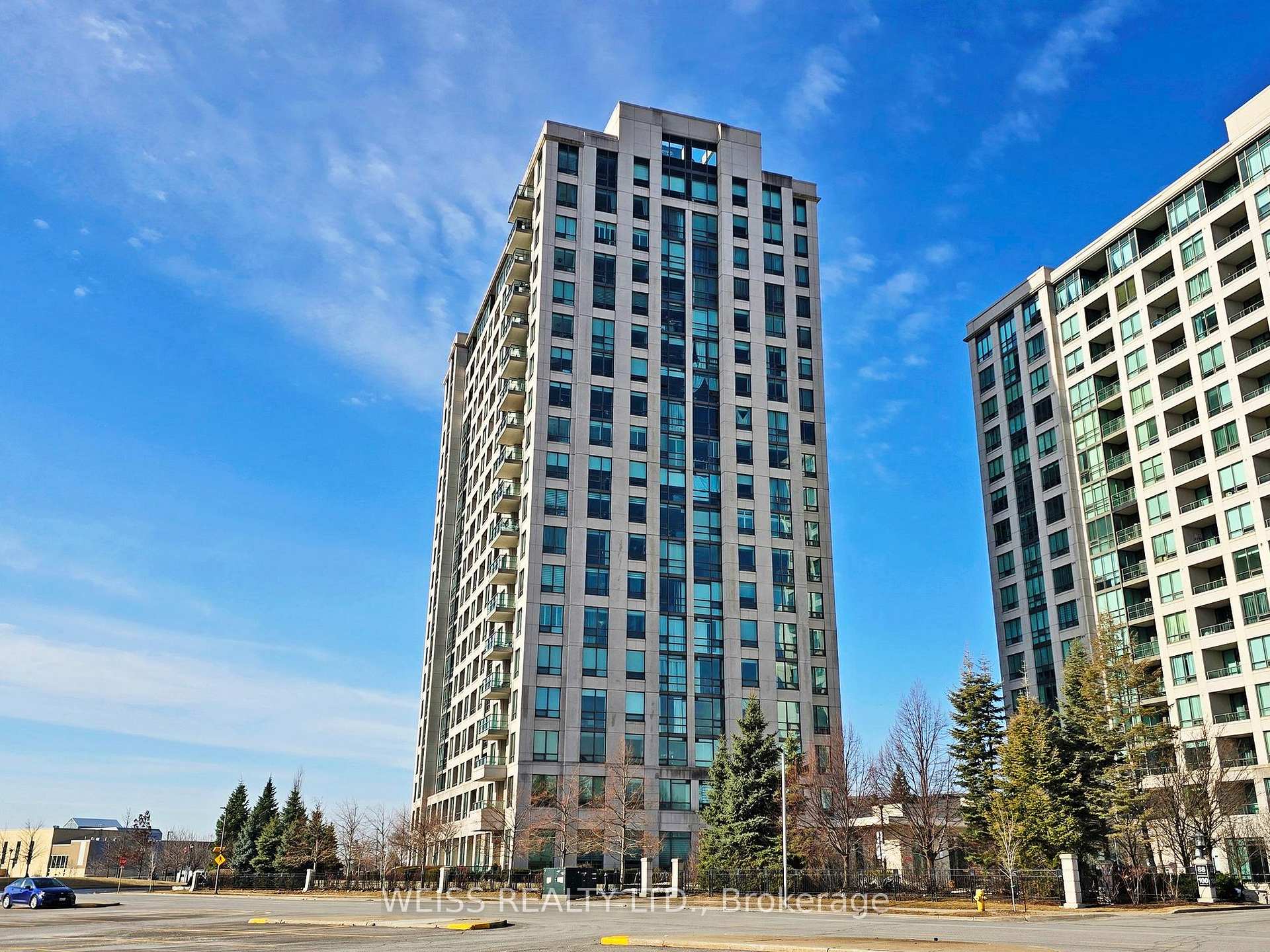 3 Bedrooms Condo at 88 Promenade, Vaughan For sale
