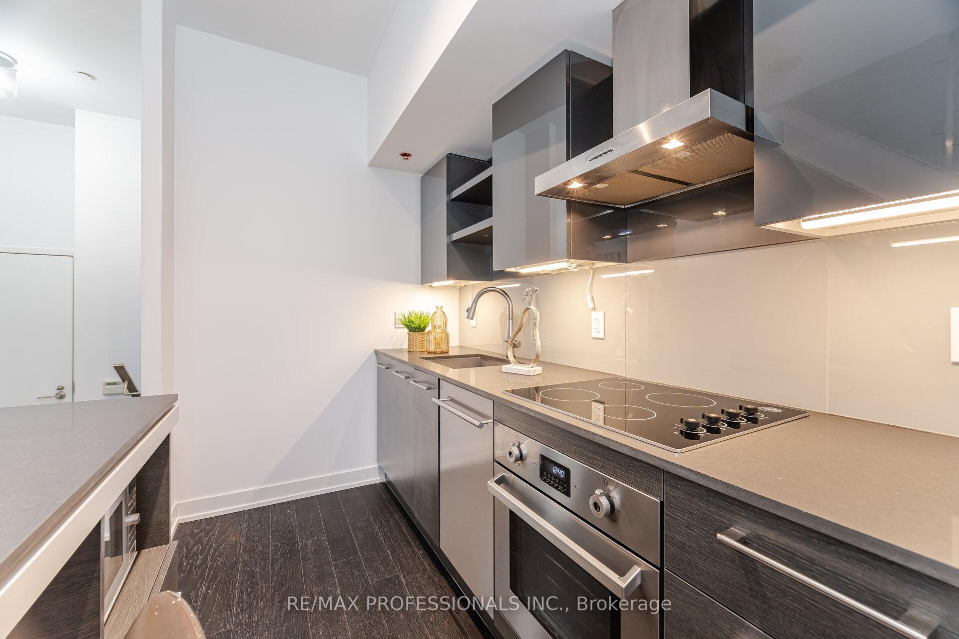 2 Bedrooms Condo at 1030 King, Toronto For sale