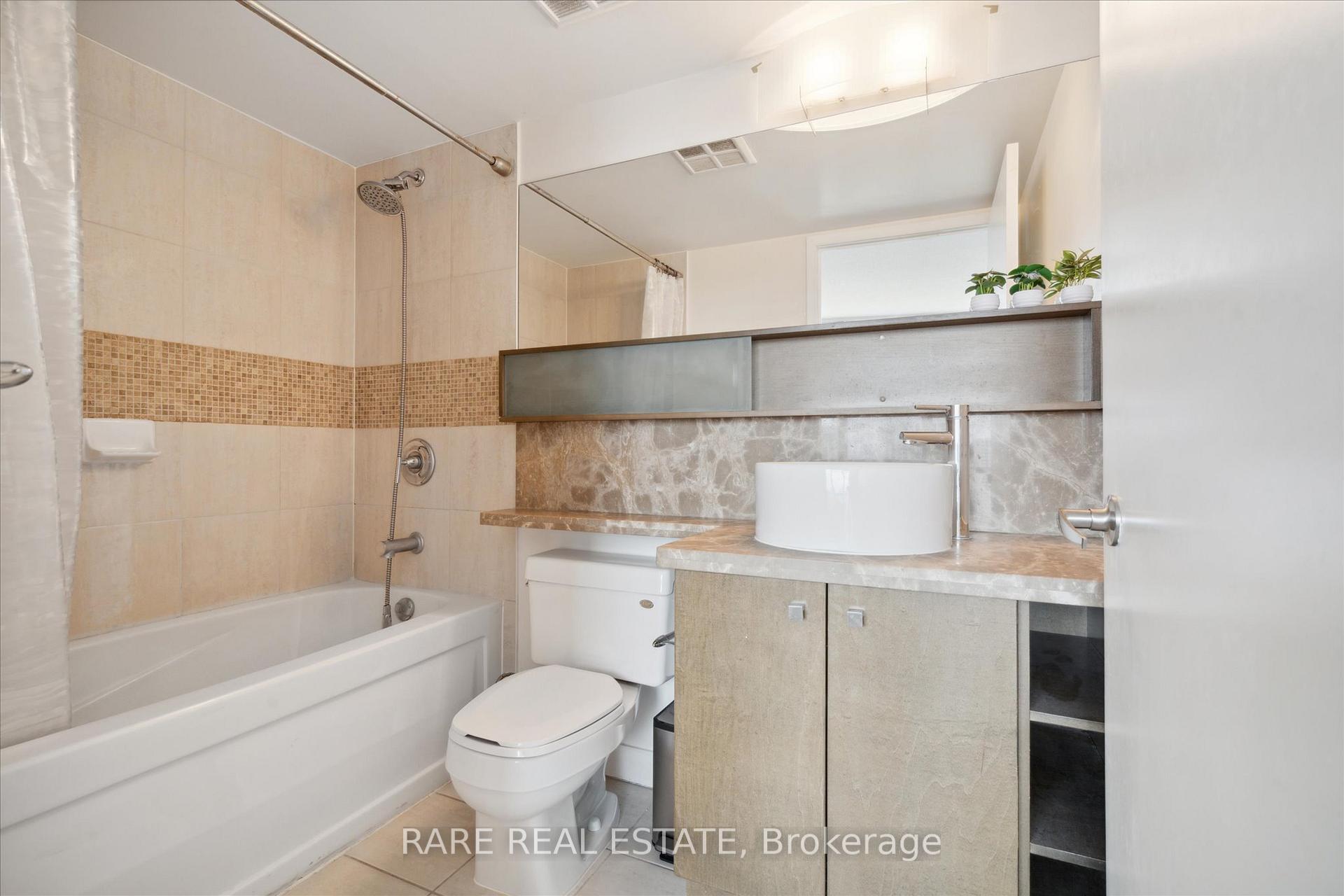 3 Bedrooms Condo at 11 Brunel, Toronto For sale