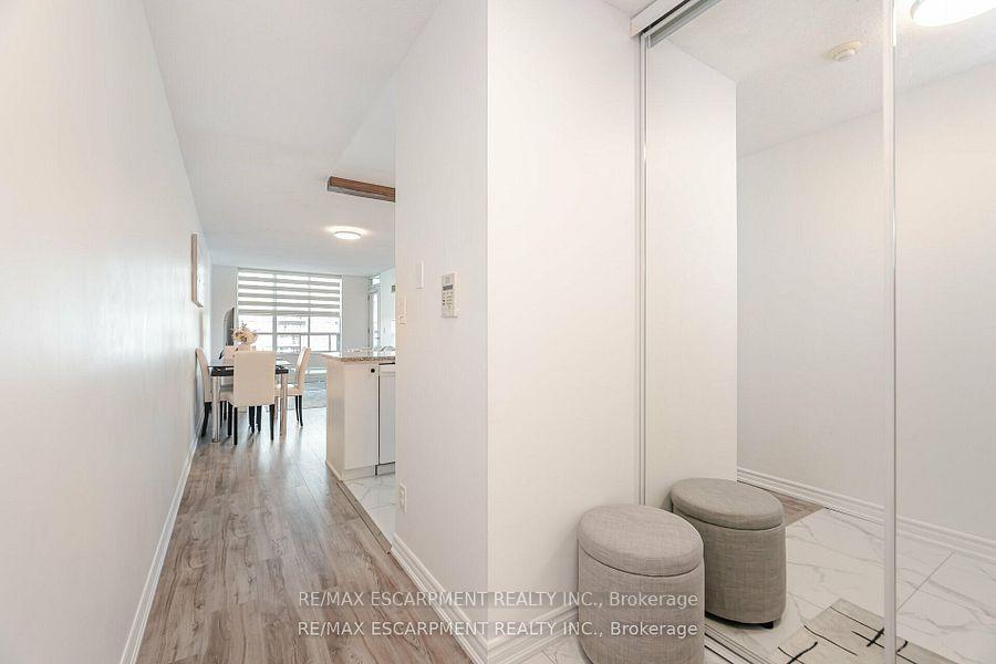 1 Bedroom Condo at 335 Rathburn, Mississauga For sale