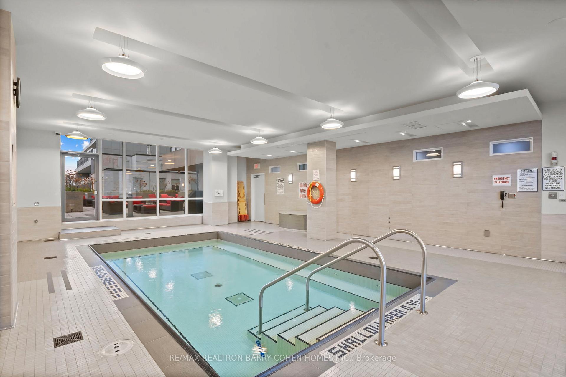 2 Bedrooms Condo at 500 St Clair, Toronto For sale