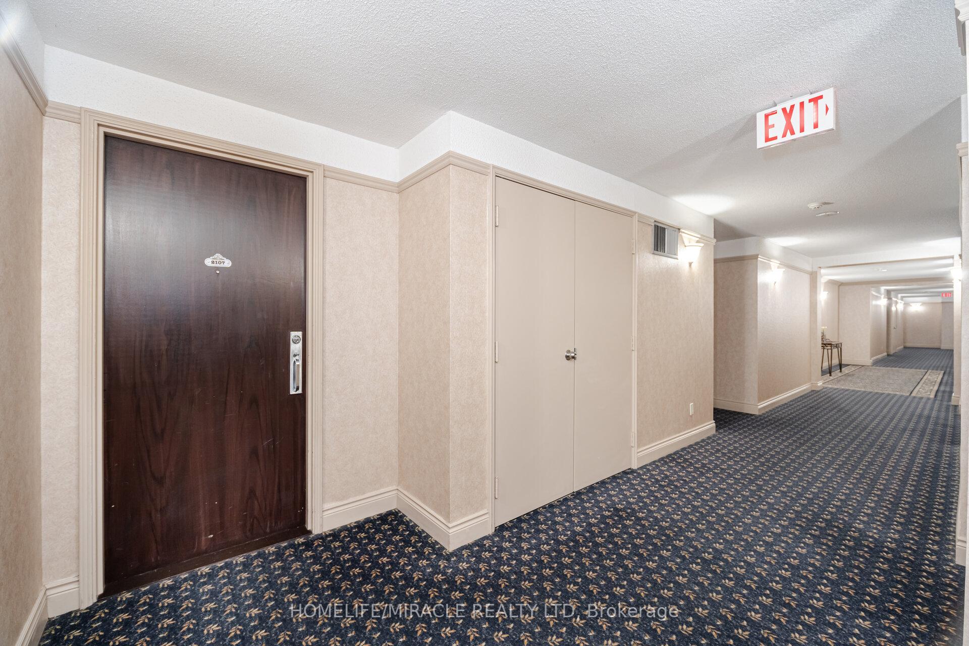 2 Bedrooms Condo at 50 Eglinton, Mississauga For sale