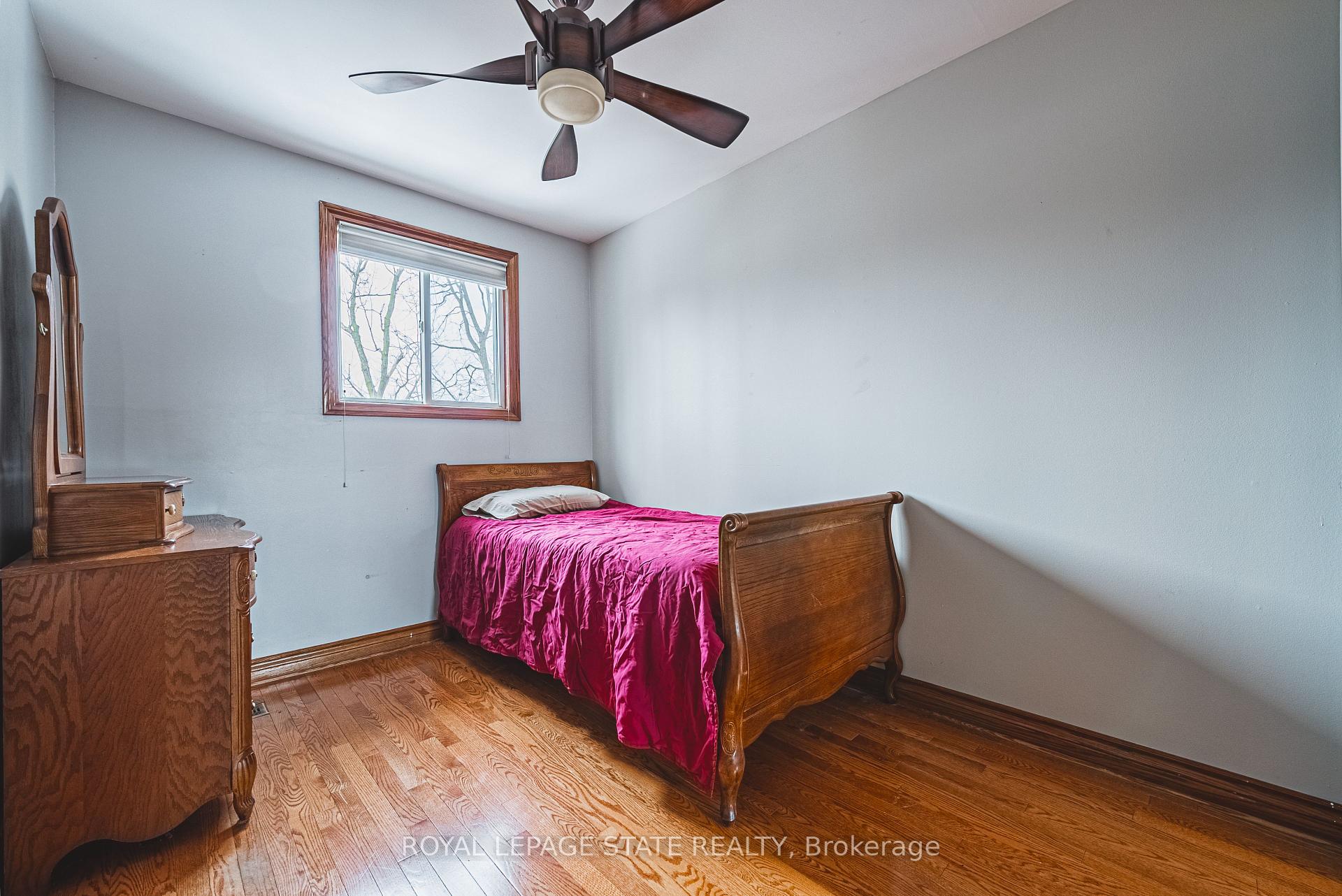 3 Bedrooms Condo at 100 Quigley, Hamilton For sale