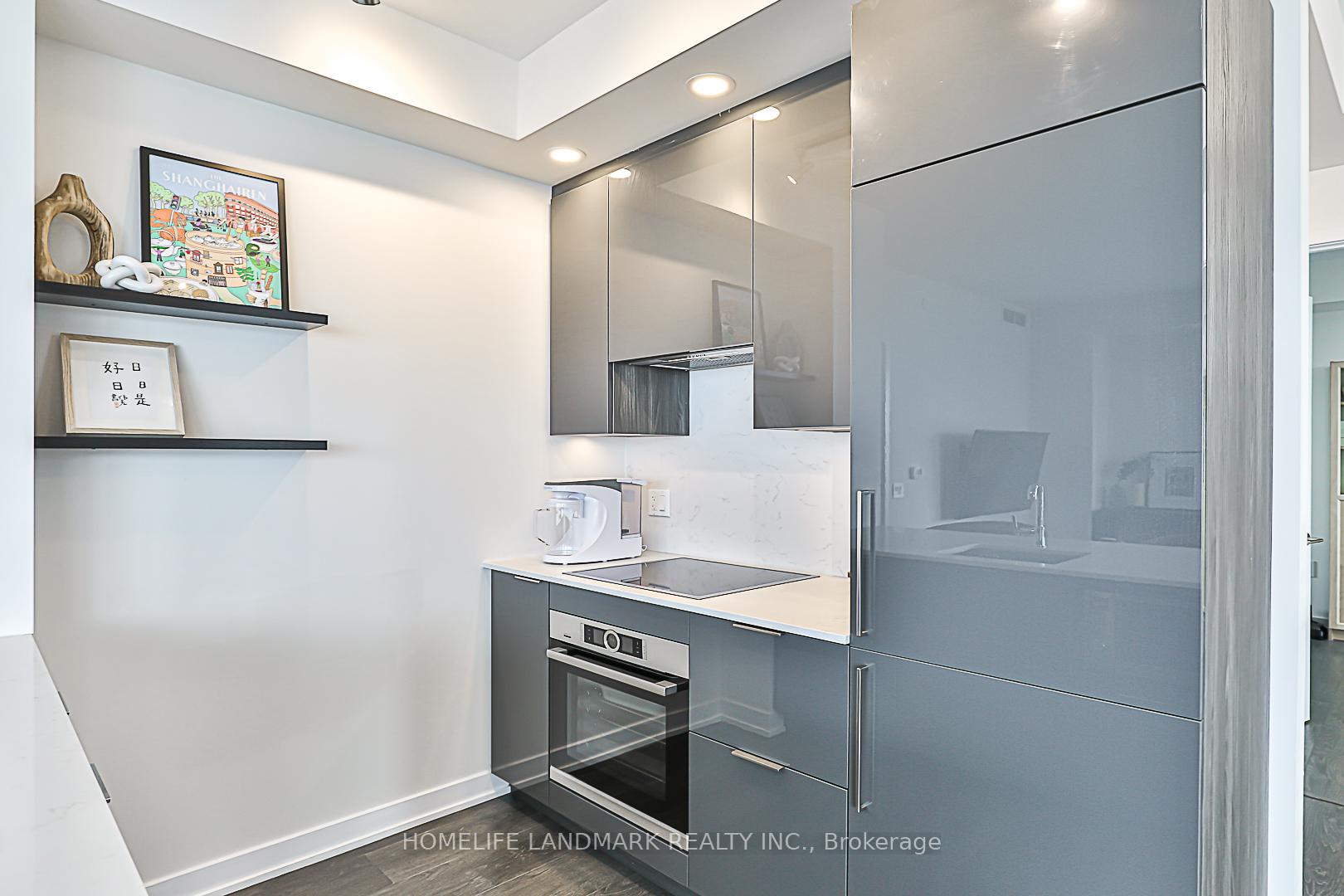 3 Bedrooms Condo at 28 Freeland, Toronto For sale