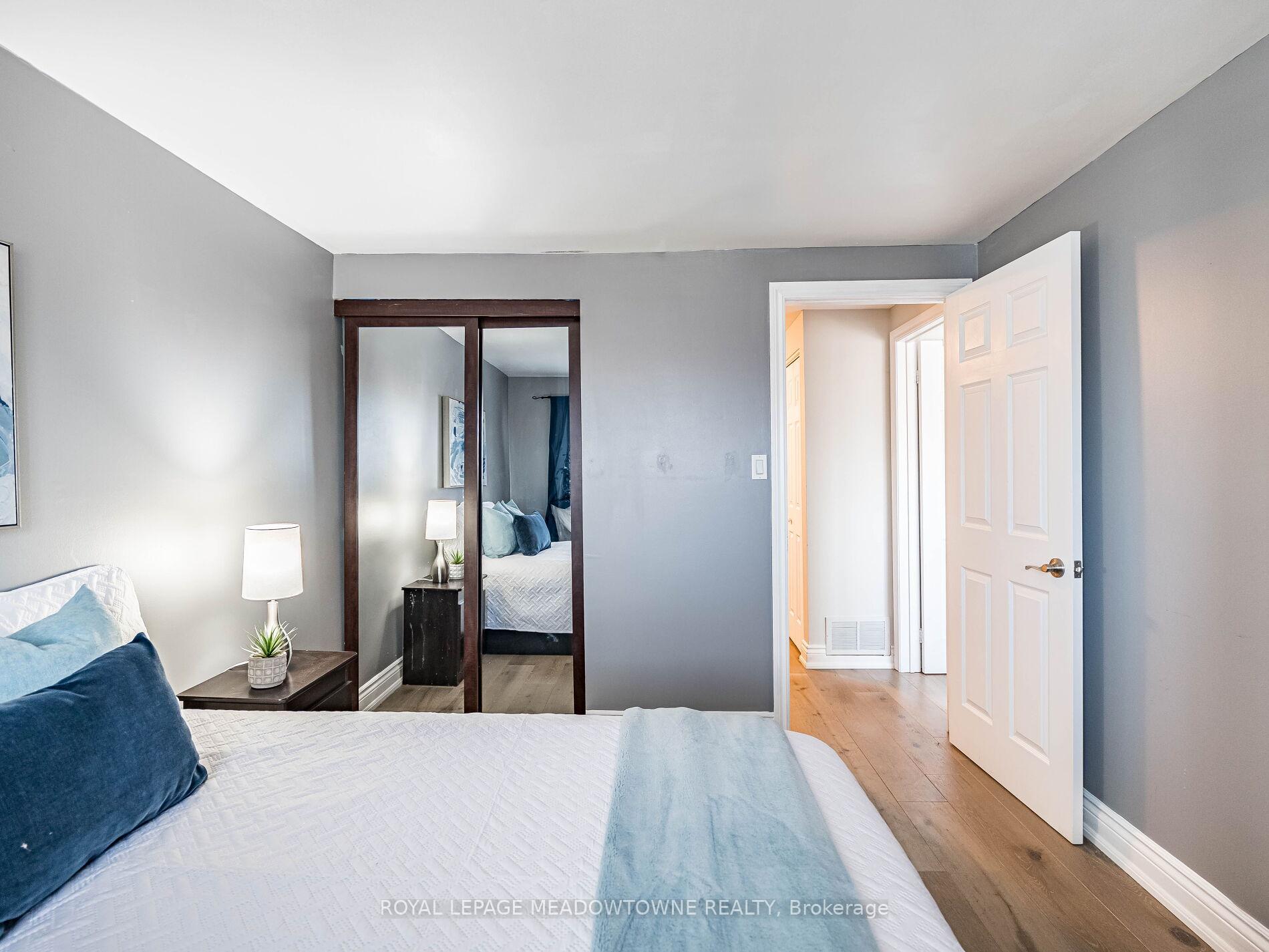 3 Bedrooms Condo at 6780 Formentera, Mississauga For sale