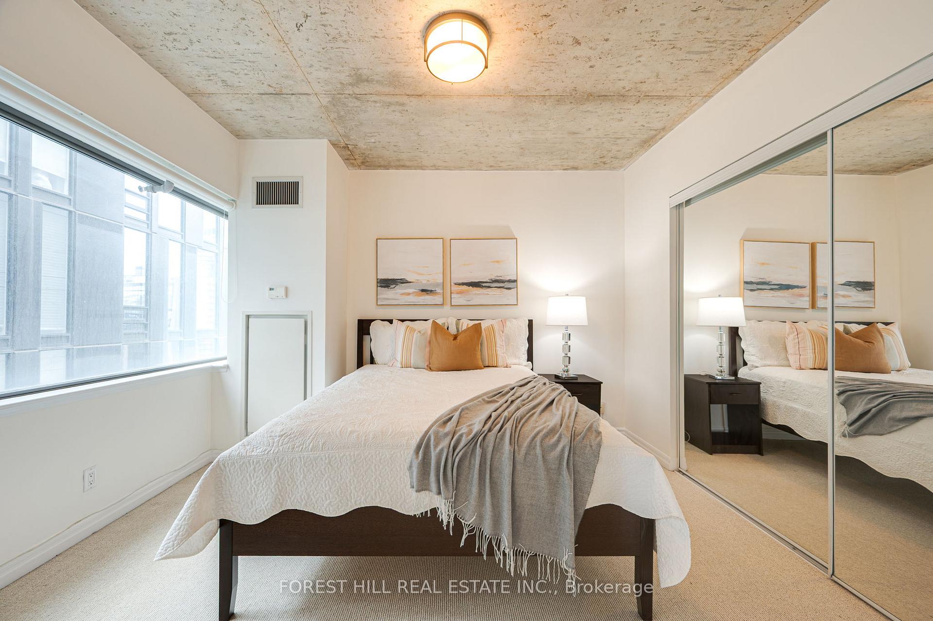 2 Bedrooms Condo at 22 Wellesley, Toronto For sale