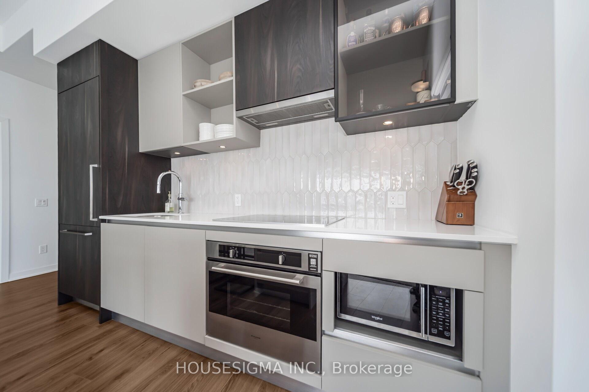 3 Bedrooms Condo at 405 Dundas, Oakville For sale