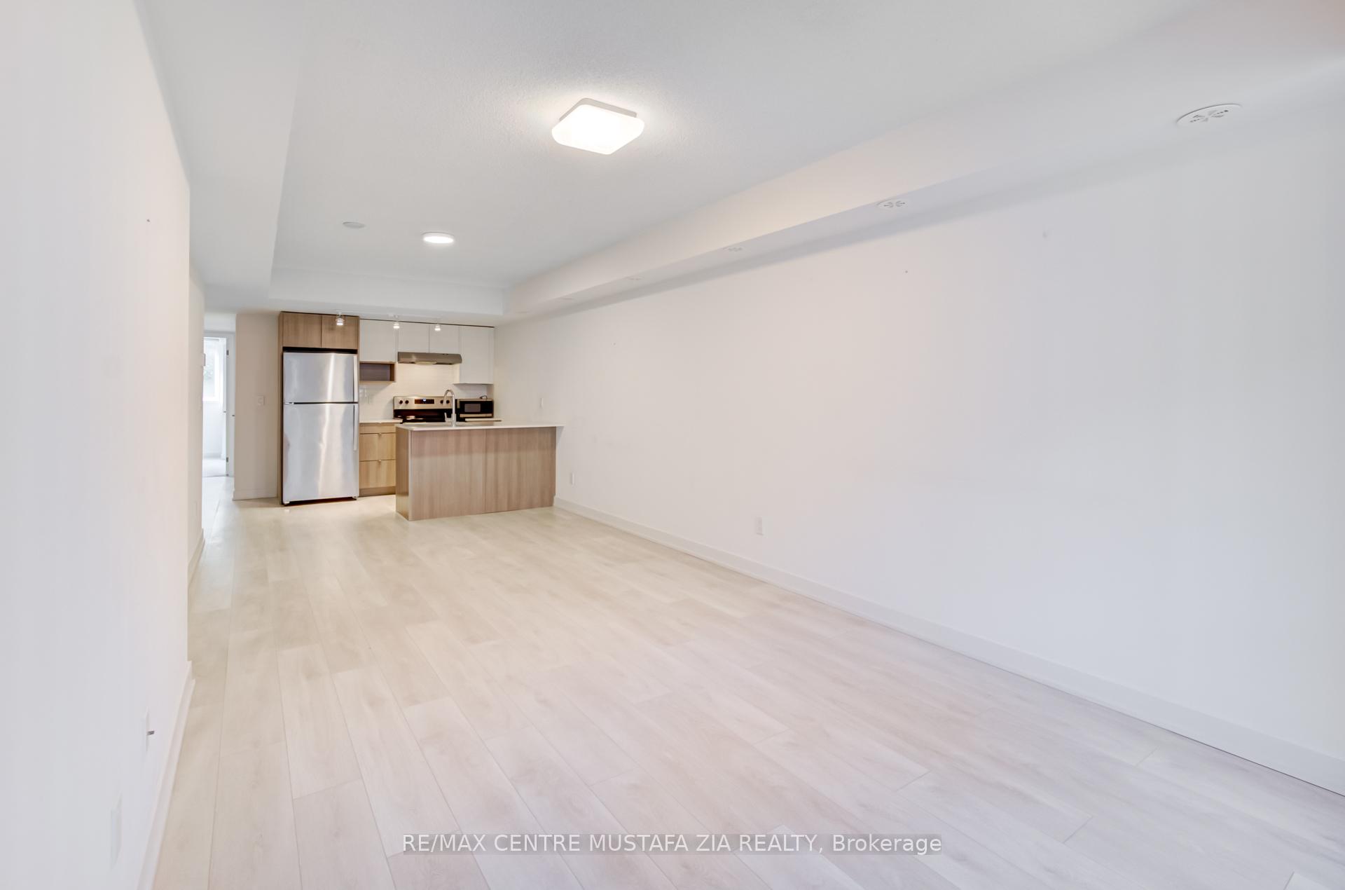 2 Bedrooms Condo at 1129 Cooke, Burlington For sale
