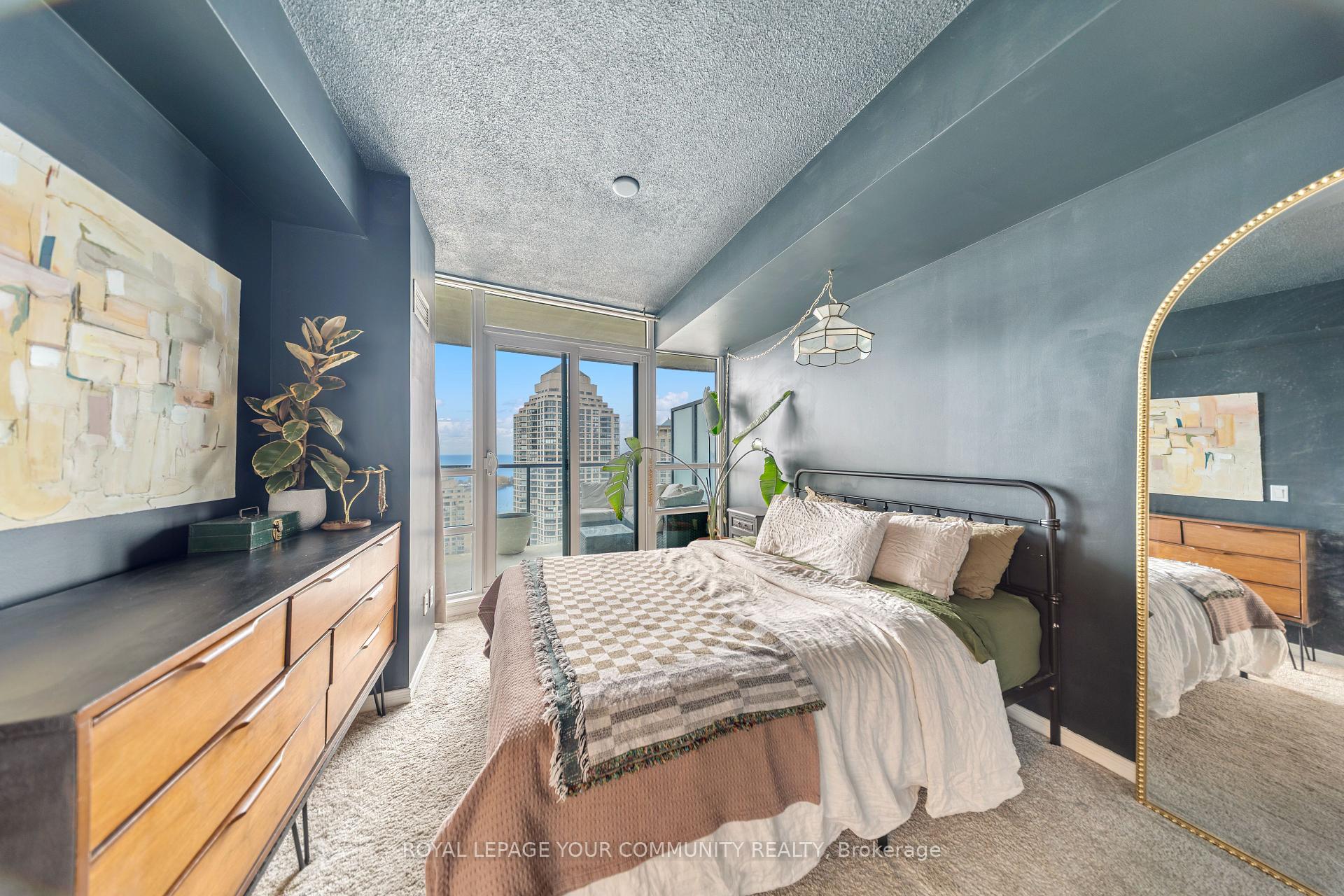 2 Bedrooms Condo at 15 Legion, Toronto For sale