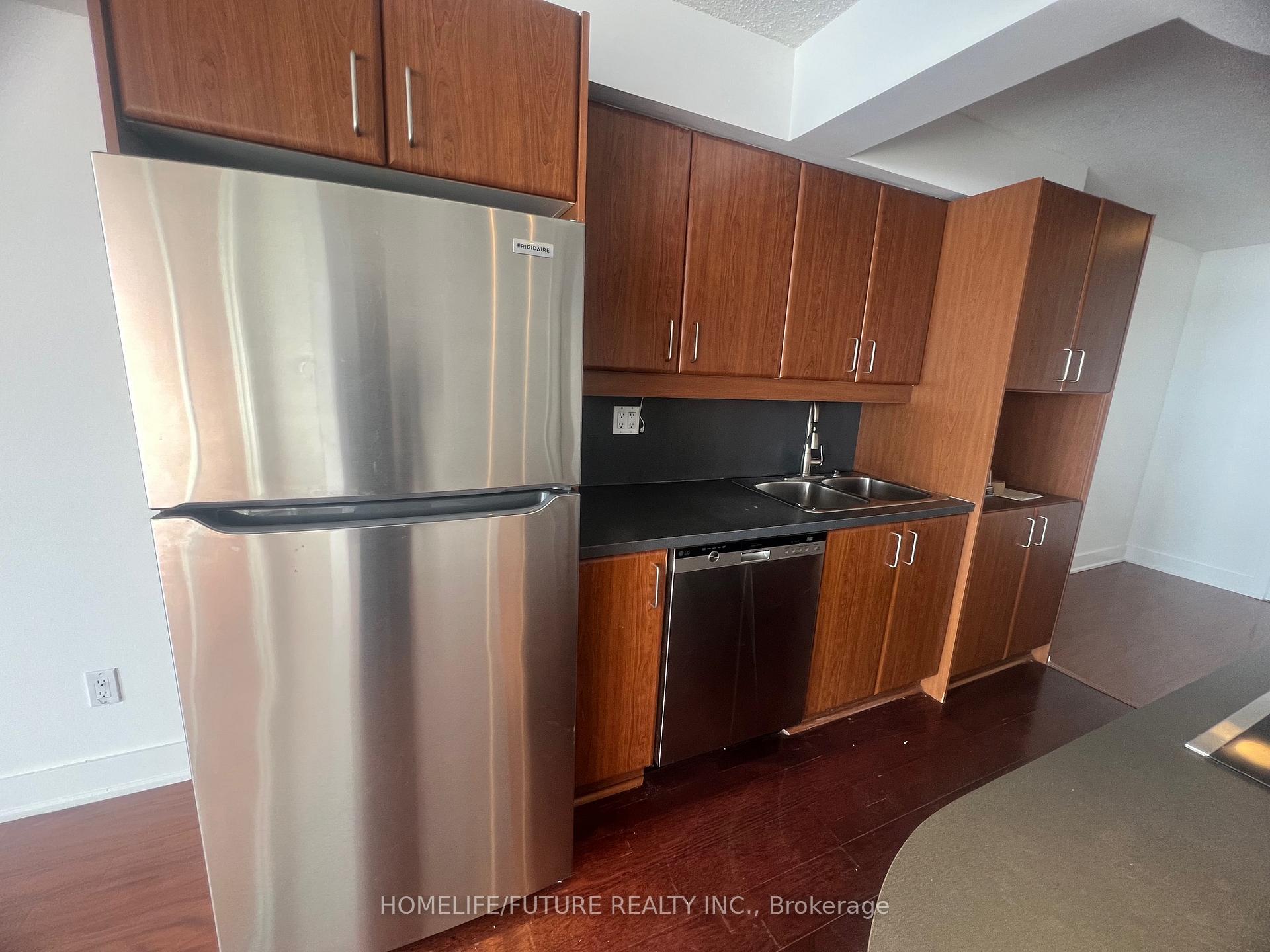 1 Bedroom Condo at 550 Queens,  Toronto For sale