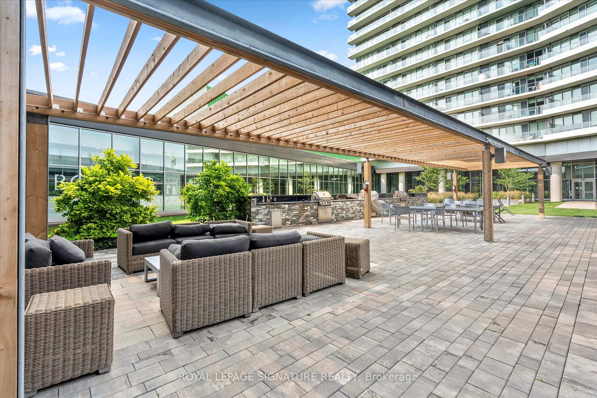 2 Bedrooms Condo at 117 McMahon, Toronto For sale