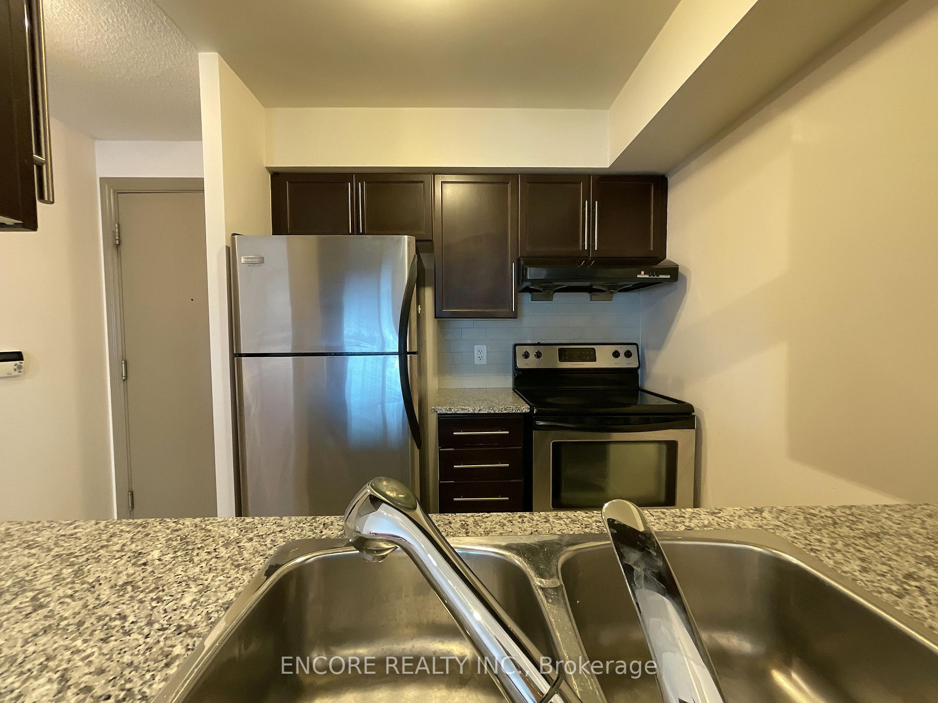 2 Bedrooms Condo at 70 Town Centre, Toronto For sale