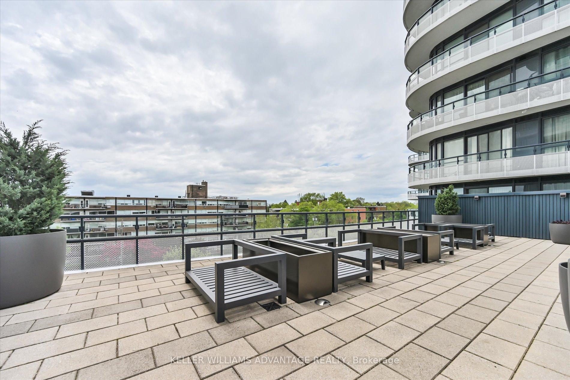 2 Bedrooms Condo at 99 The Donway, Toronto For sale