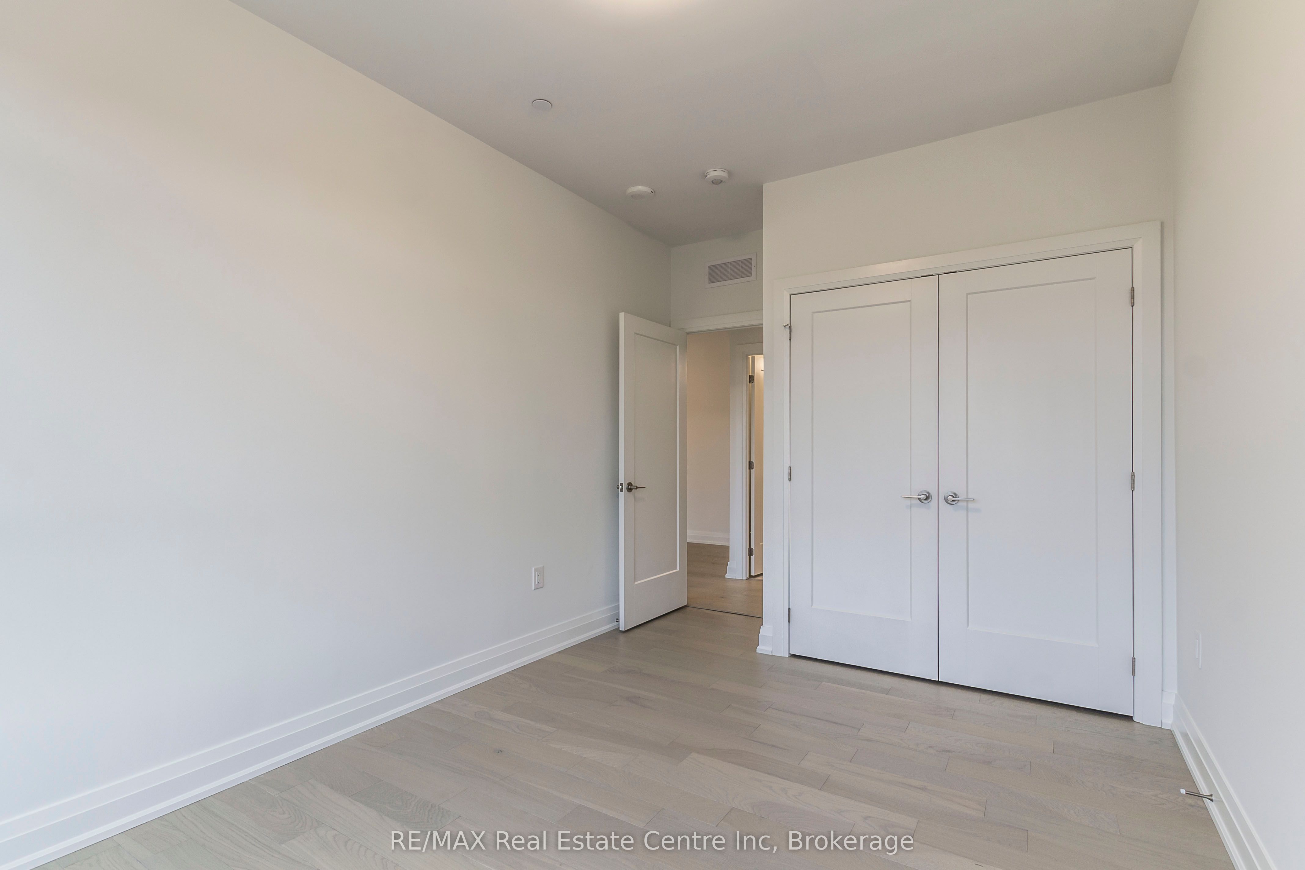 71 Wyndham Street S, #701