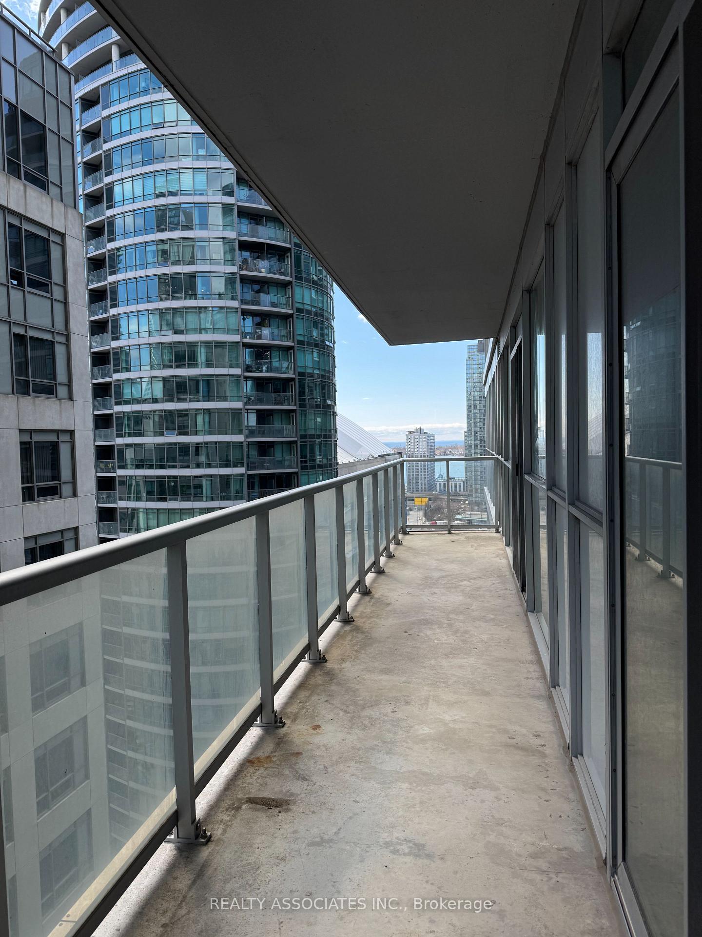 1 Bedroom Condo at 352 Front, Toronto For sale
