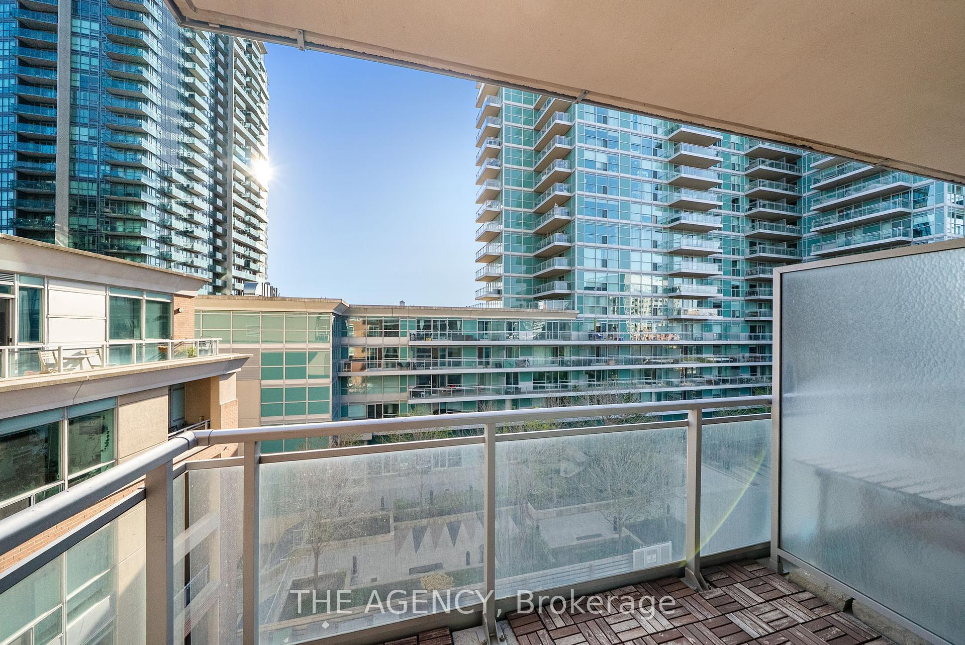 2 Bedrooms Condo at 50 Lynn Williams, Toronto For sale