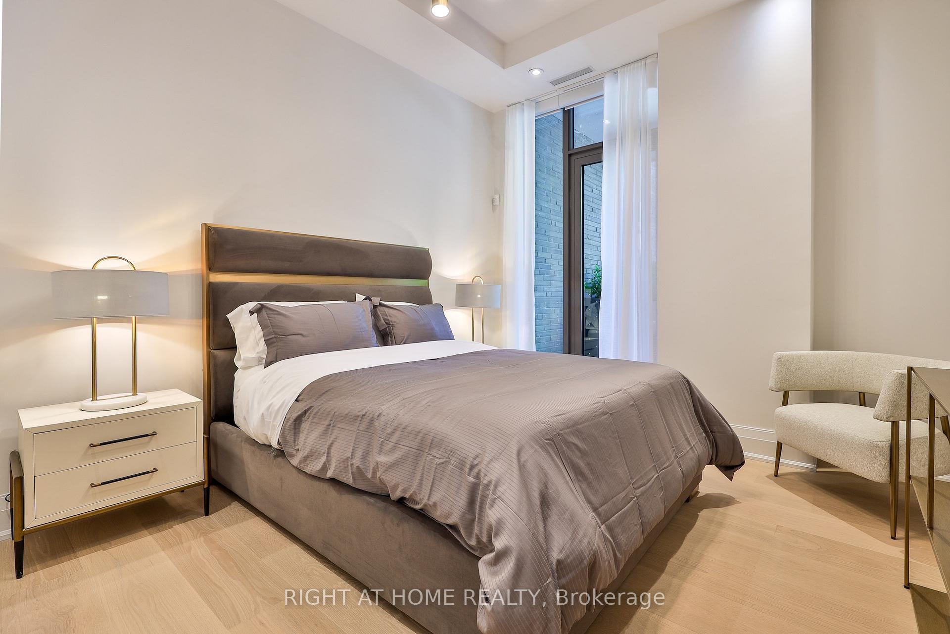 4 Bedrooms Condo at 10 Prince Arthur, Toronto For sale